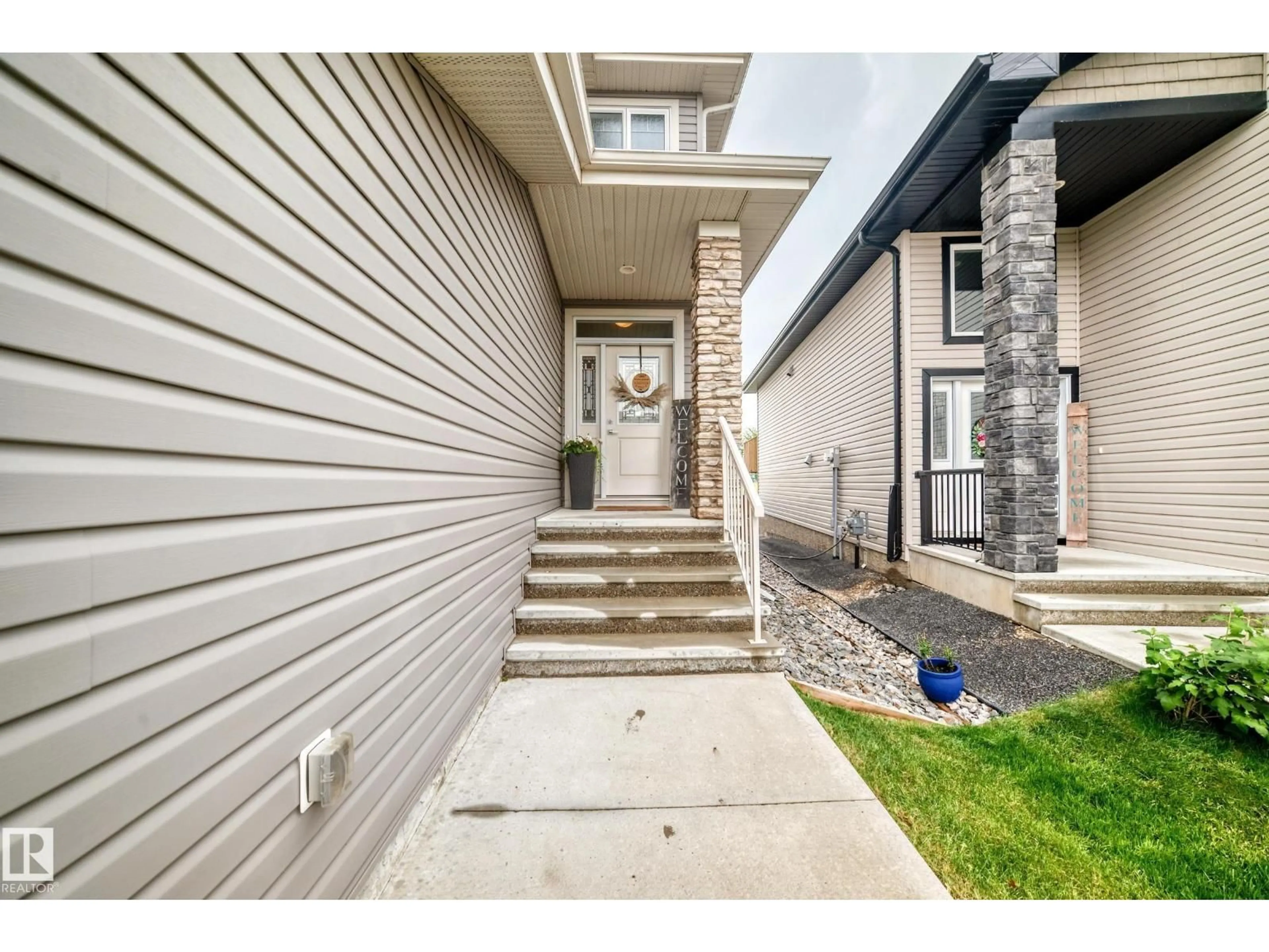 Indoor entryway for 273 WESTBROOK WD, Fort Saskatchewan Alberta T8L0L4