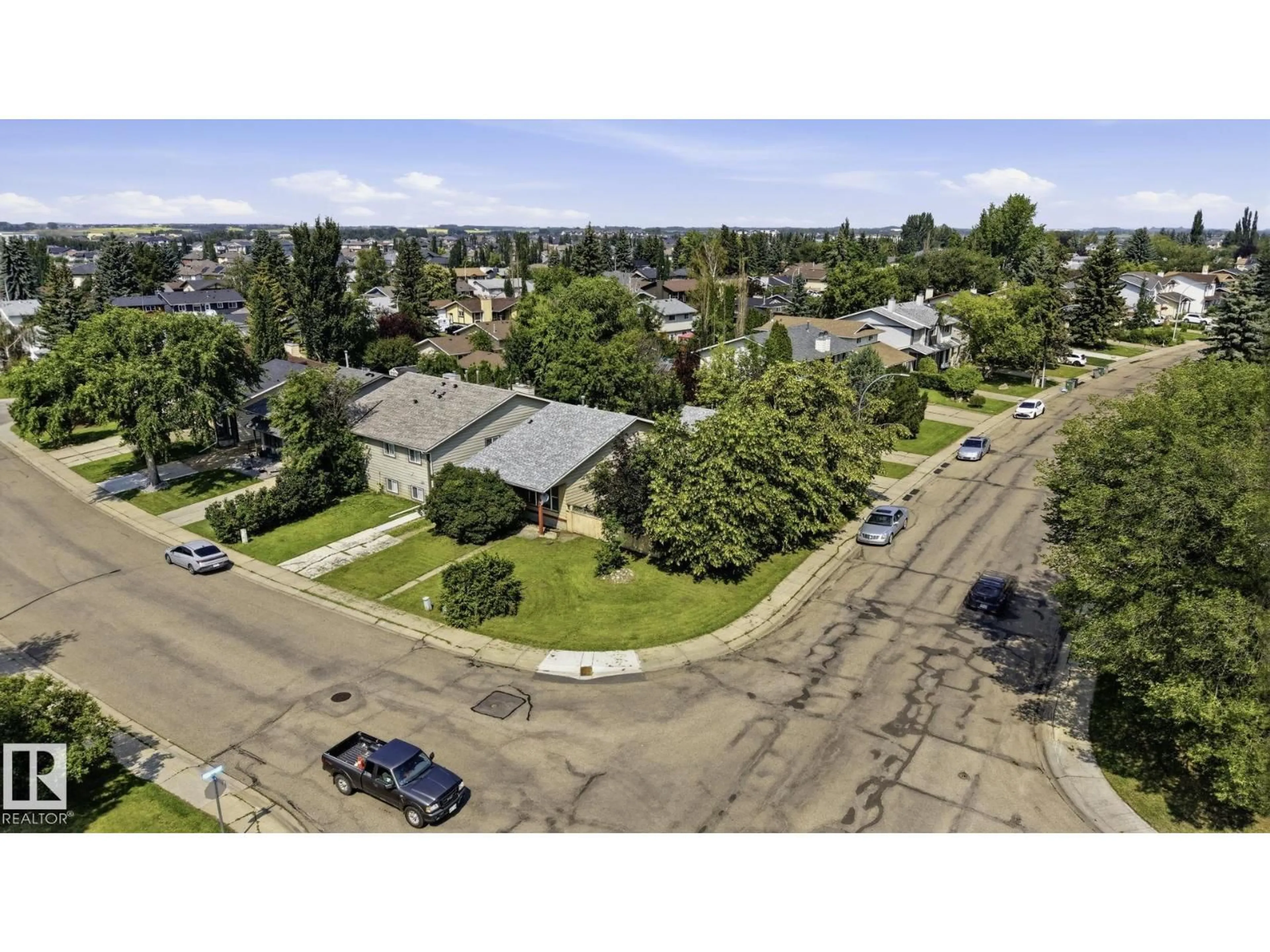 A pic from outside/outdoor area/front of a property/back of a property/a pic from drone, street for 5702 52 AV, Beaumont Alberta T4X1B5