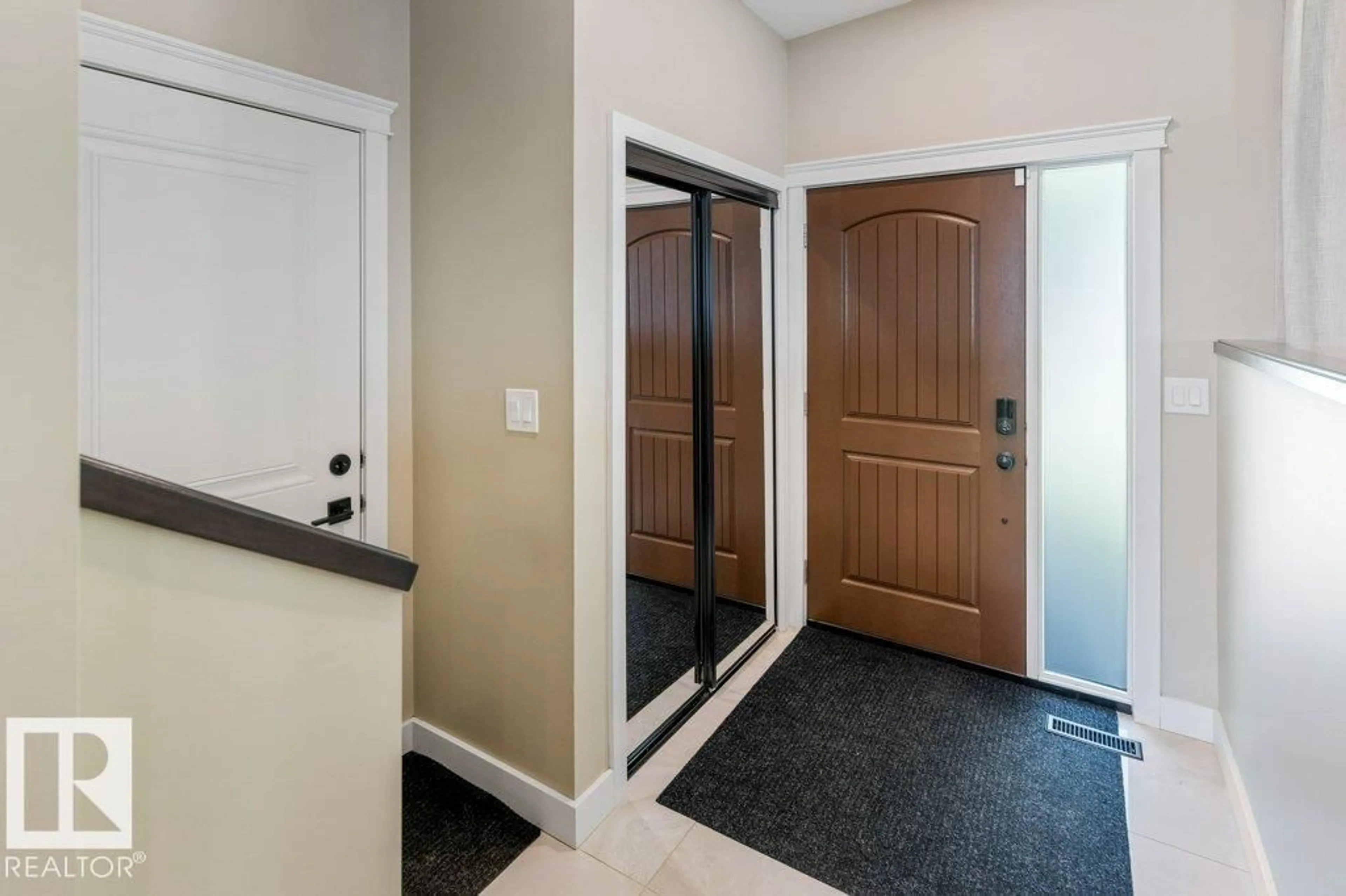 Indoor entryway for 68 FLEETWOOD CR, St. Albert Alberta T8N1R5