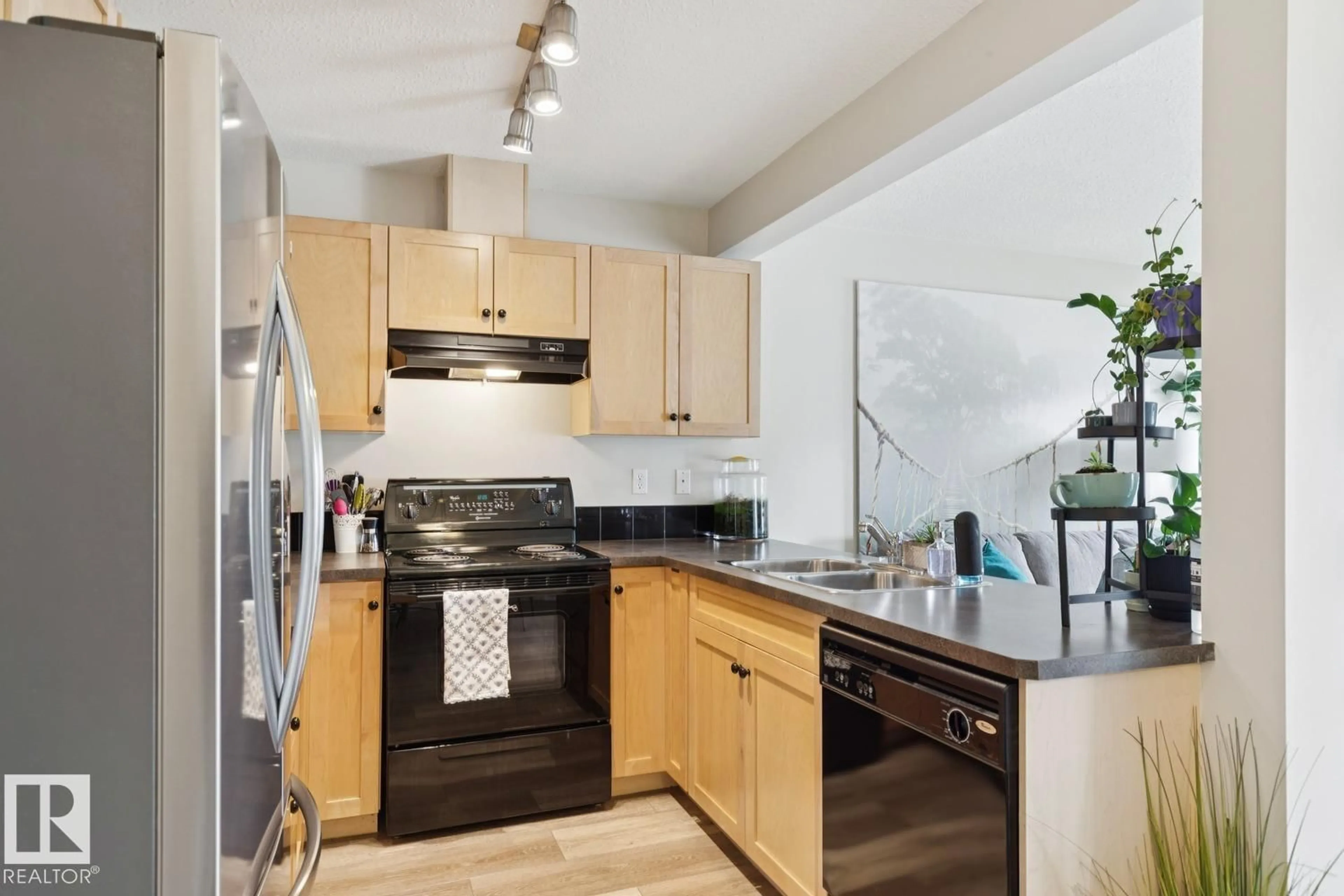 Standard kitchen, unknown for #22 - 230 EDWARDS DR, Edmonton Alberta T6X1G7