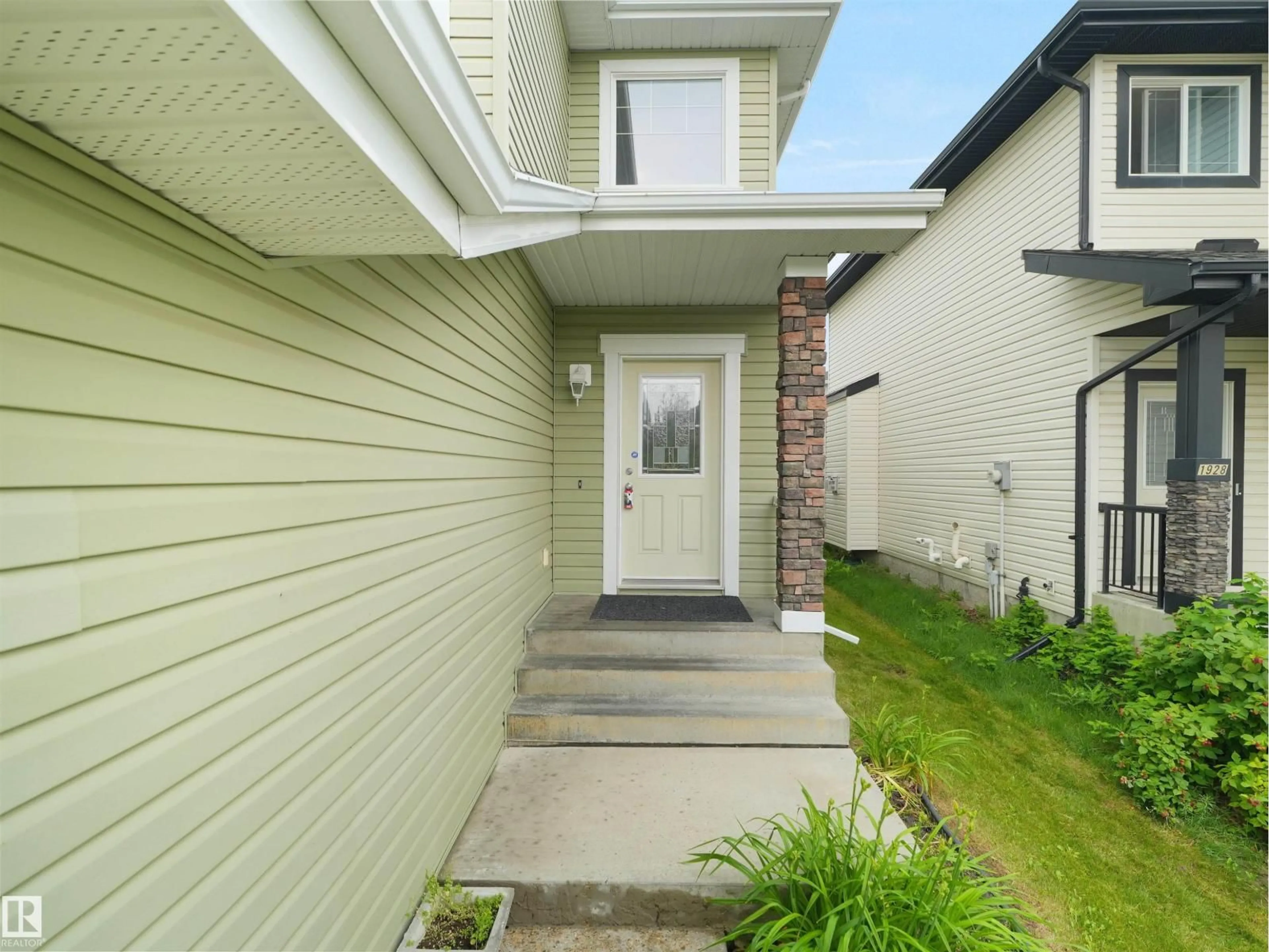 Unknown for SW - 1932 67 ST, Edmonton Alberta T6X0L9