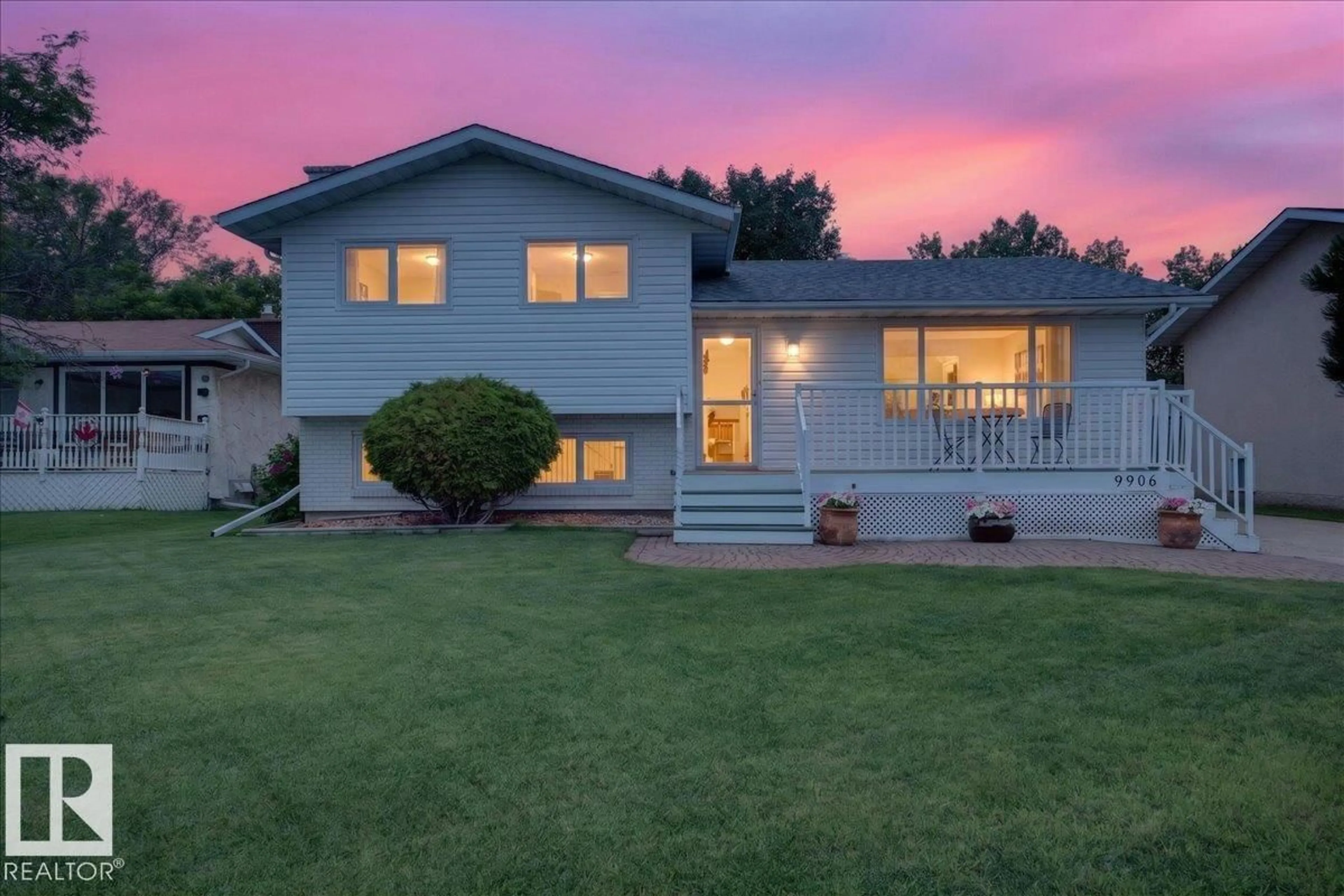 A pic from outside/outdoor area/front of a property/back of a property/a pic from drone, unknown for 9906 98A ST, Morinville Alberta T8R1G6
