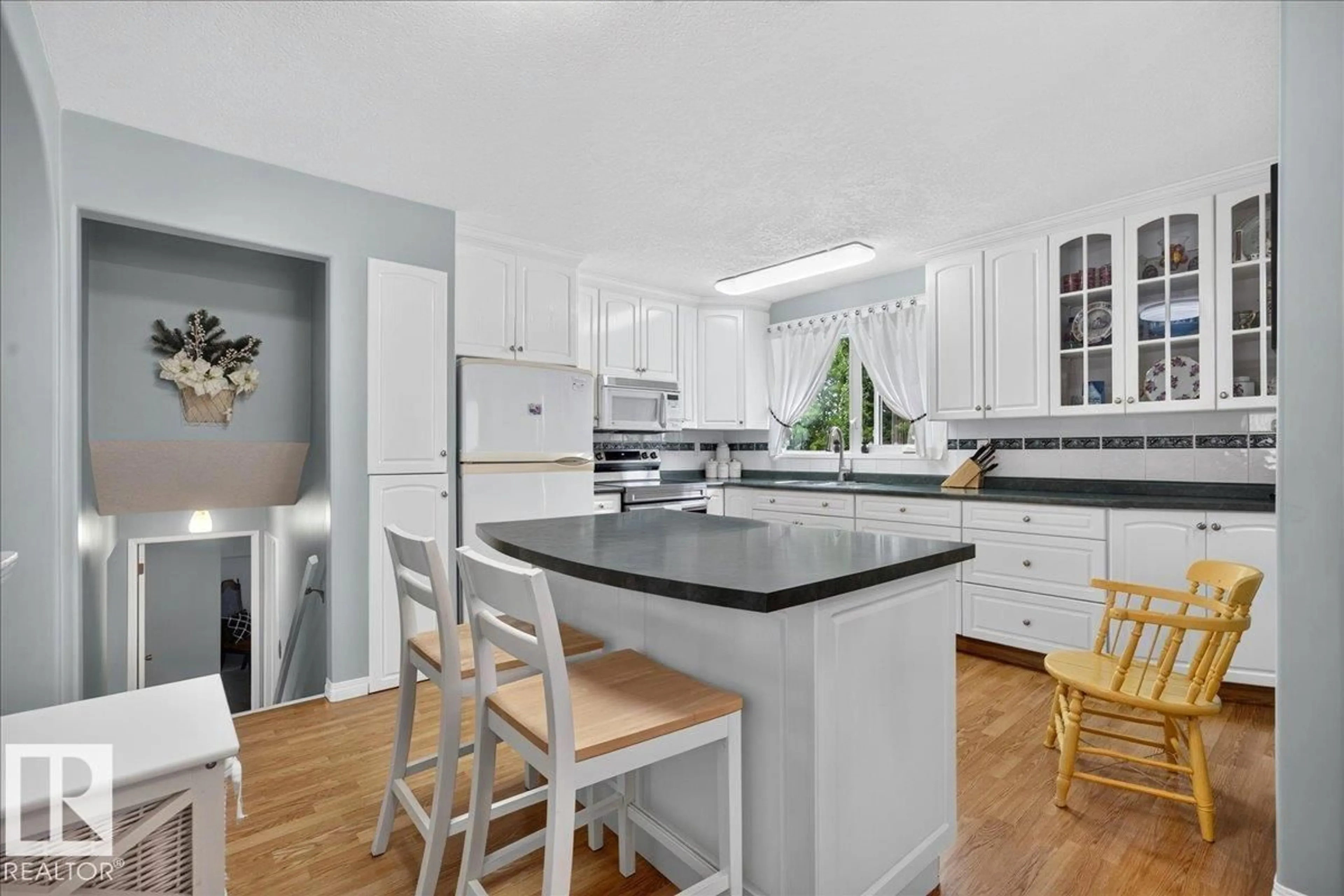 Open concept kitchen, ceramic/tile floor for 9906 98A ST, Morinville Alberta T8R1G6