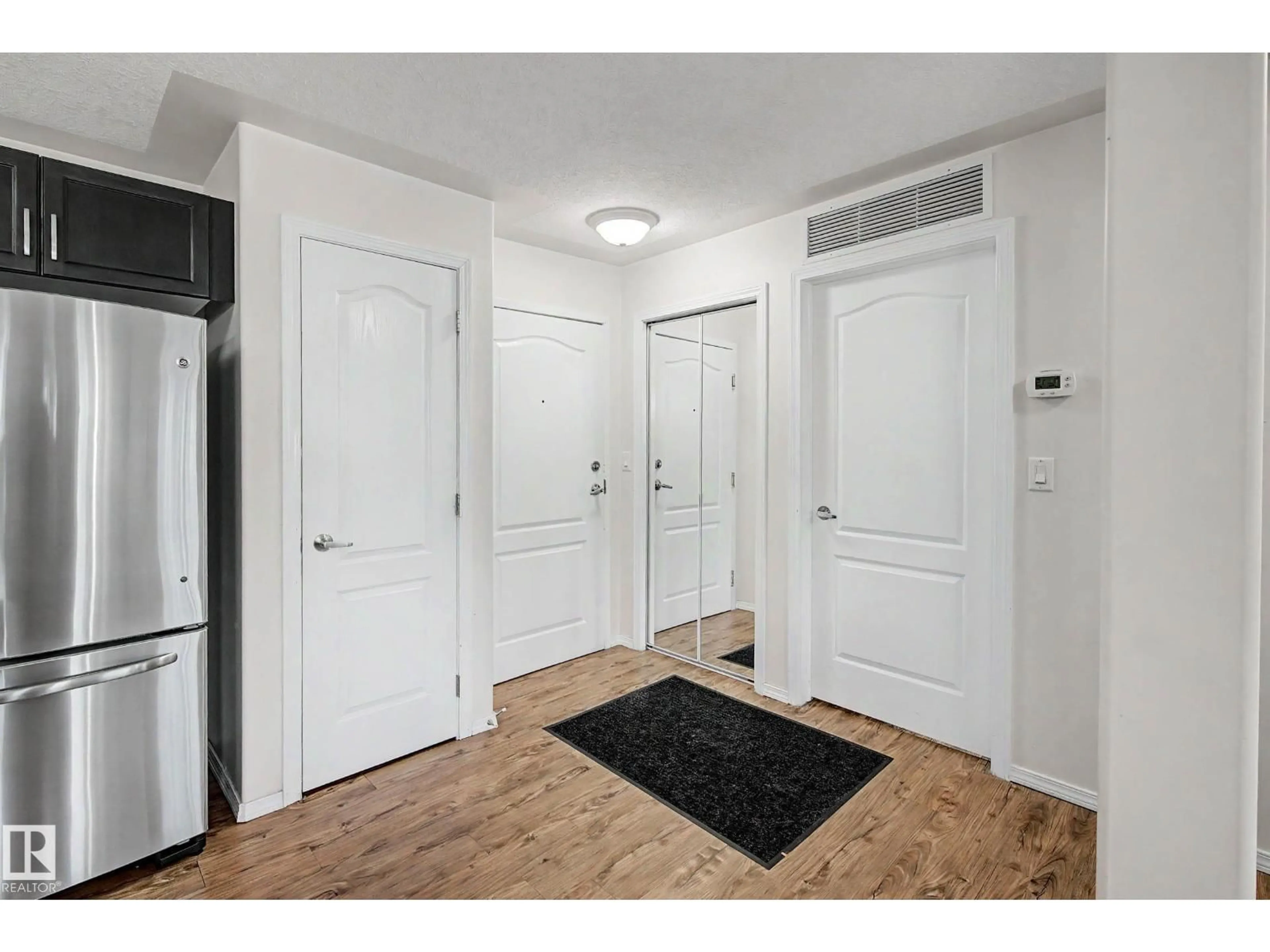 Indoor entryway for 209 - 237 YOUVILLE DR, Edmonton Alberta T6L7G2