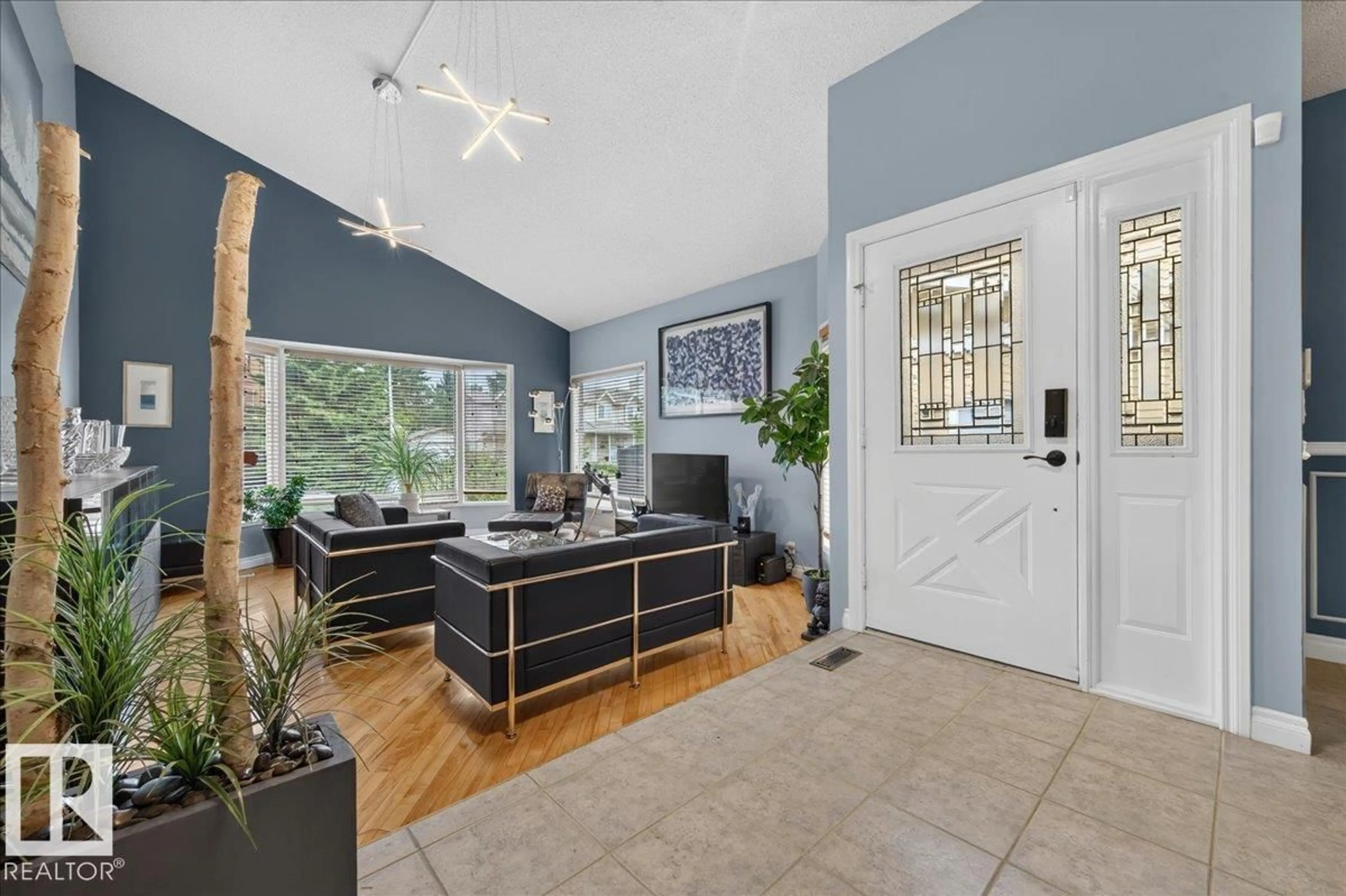 Indoor entryway for 9328 173 ST, Edmonton Alberta T5T3C5