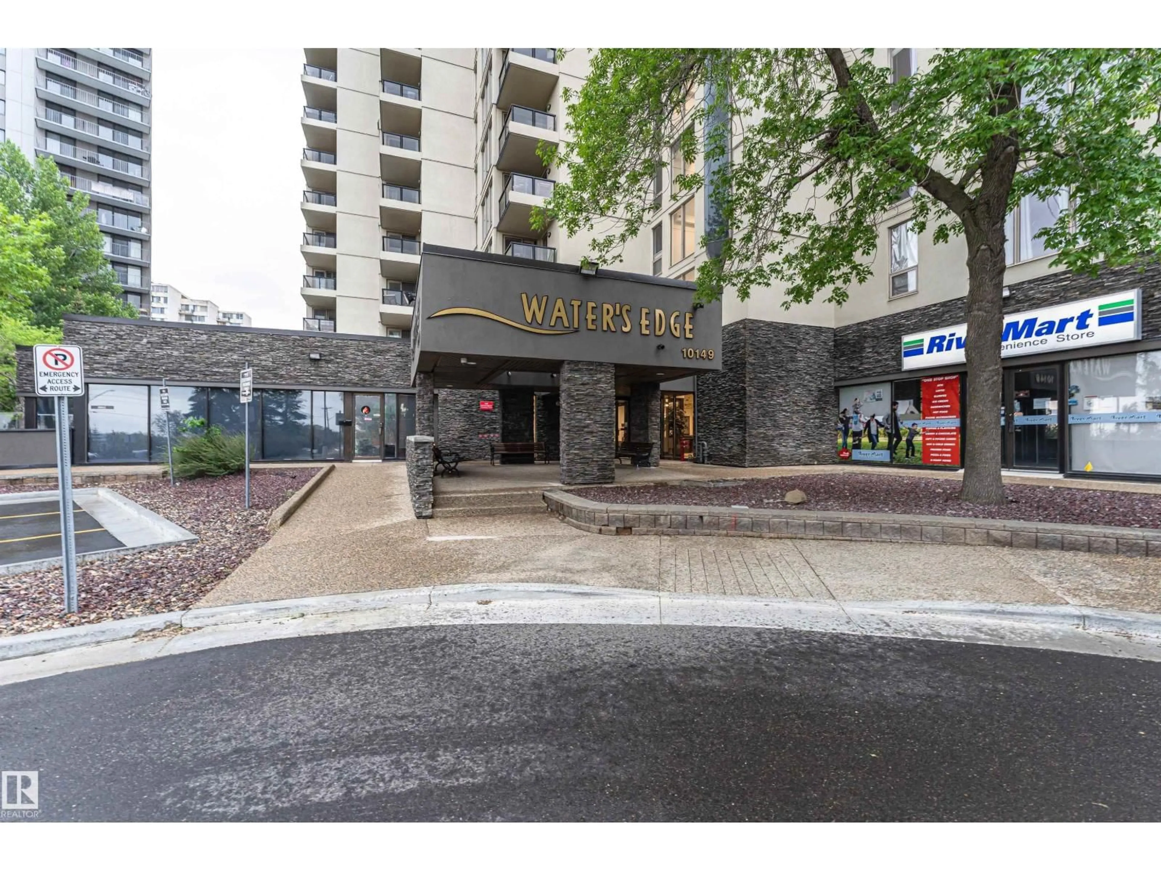 Indoor foyer for 1102 SASKATCHEWAN DR, Edmonton Alberta T6E6B6