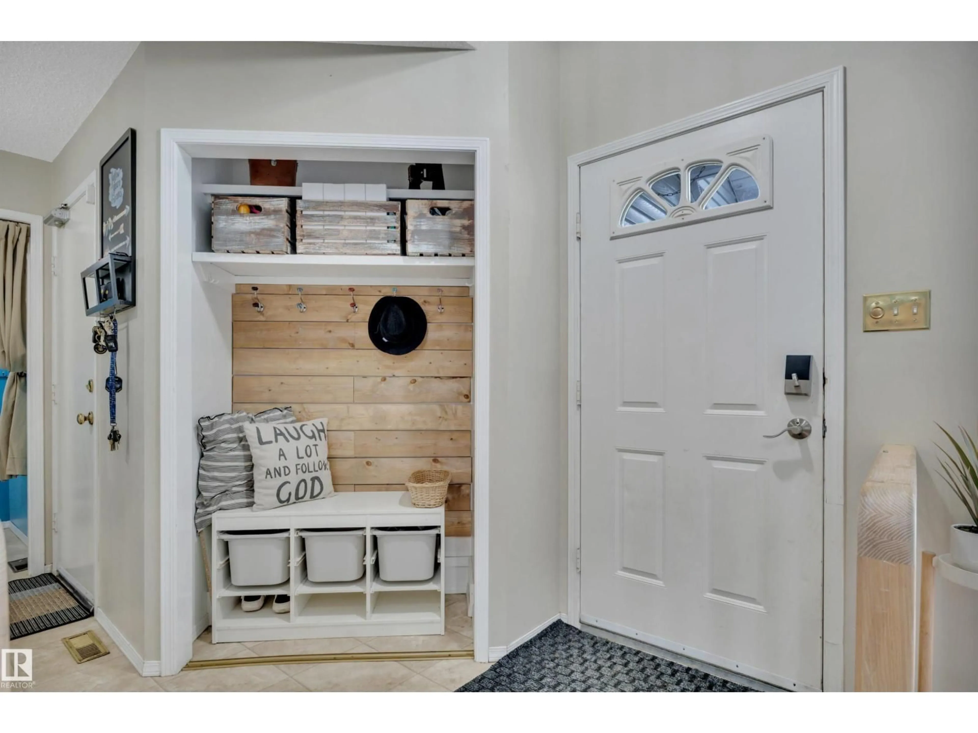 Indoor entryway for NW - 10707 24 AV, Edmonton Alberta T6J5P9