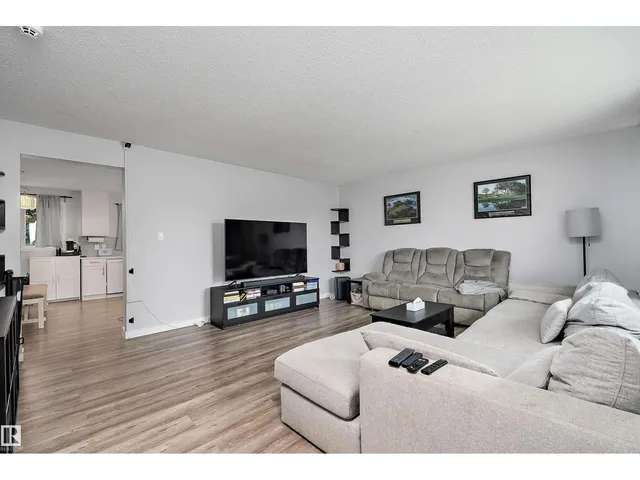 11439 39 AV, Edmonton 5
