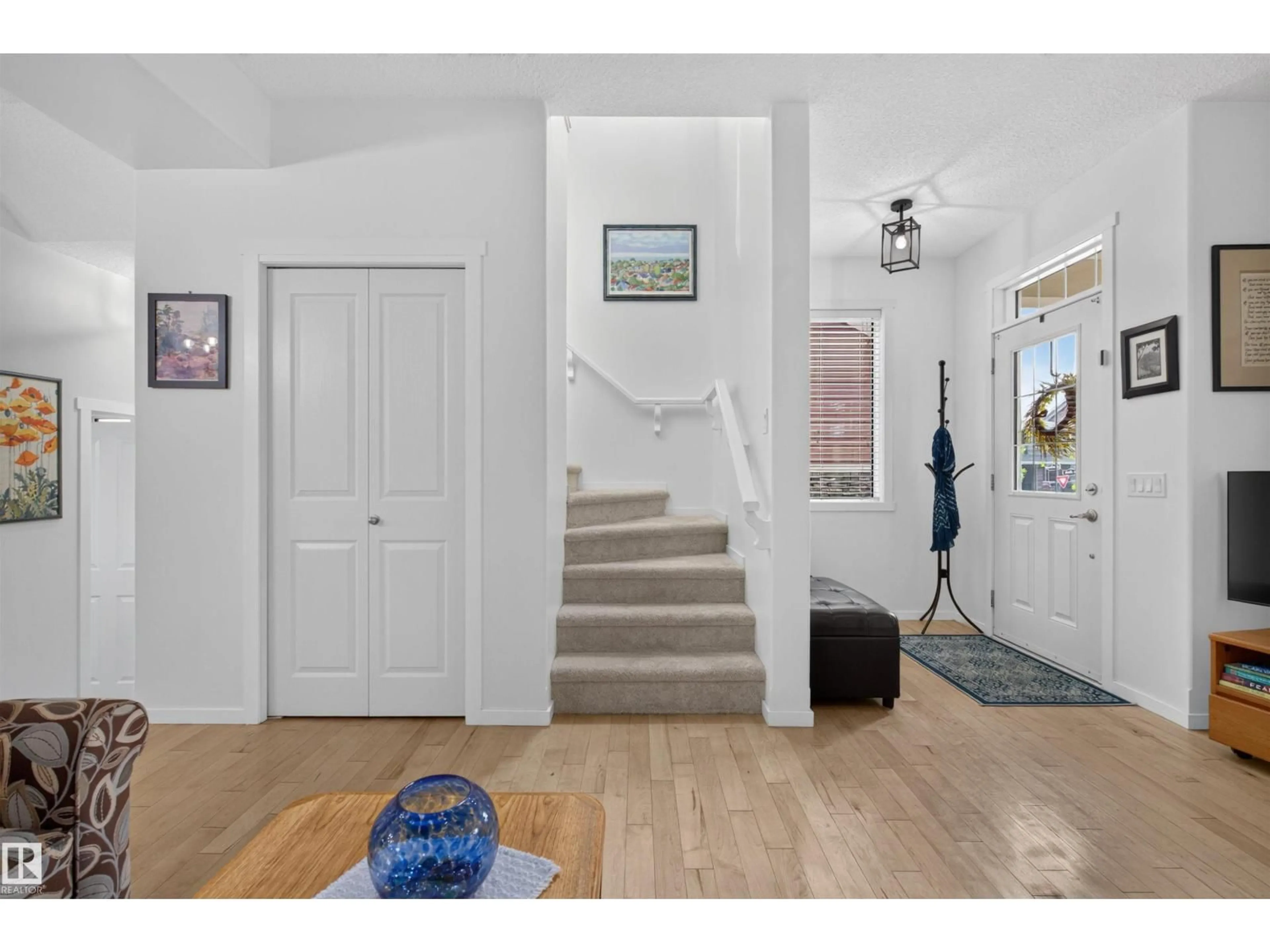 Indoor entryway for 4065 MORRISON WY, Edmonton Alberta T5E6S3