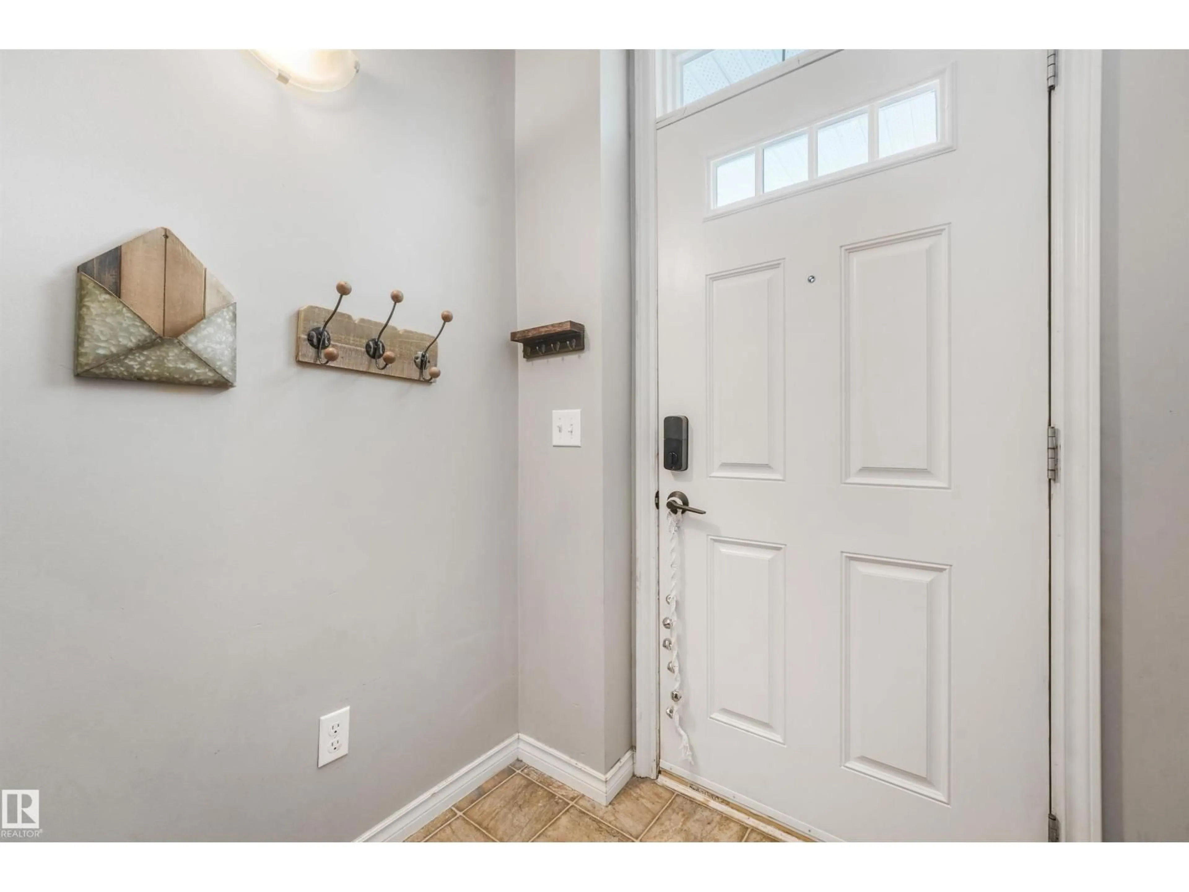 Indoor entryway for #33 - 3010 33 AV, Edmonton Alberta T6T0C3