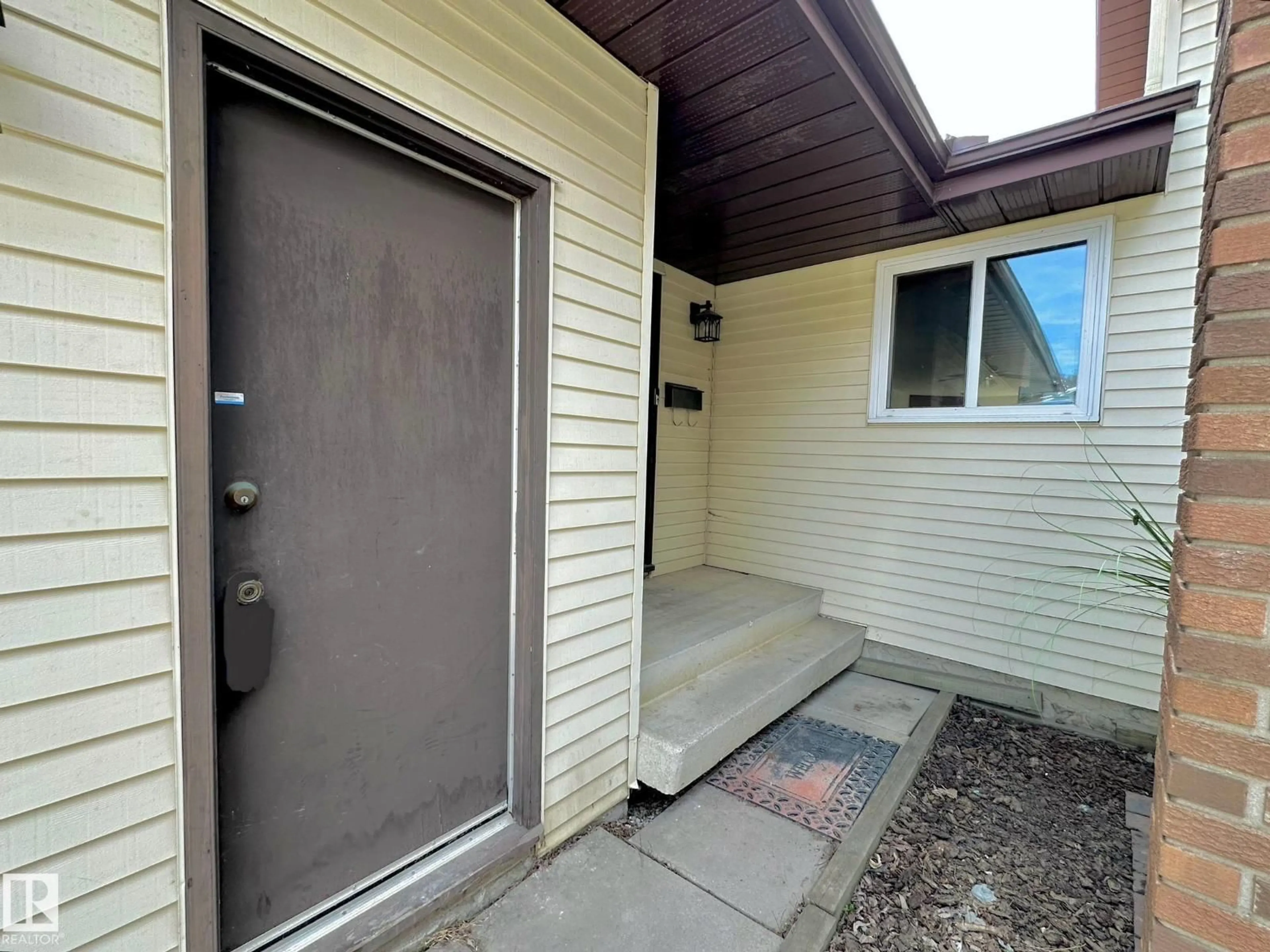 Indoor entryway for 11111 157 AV, Edmonton Alberta T5X4V1