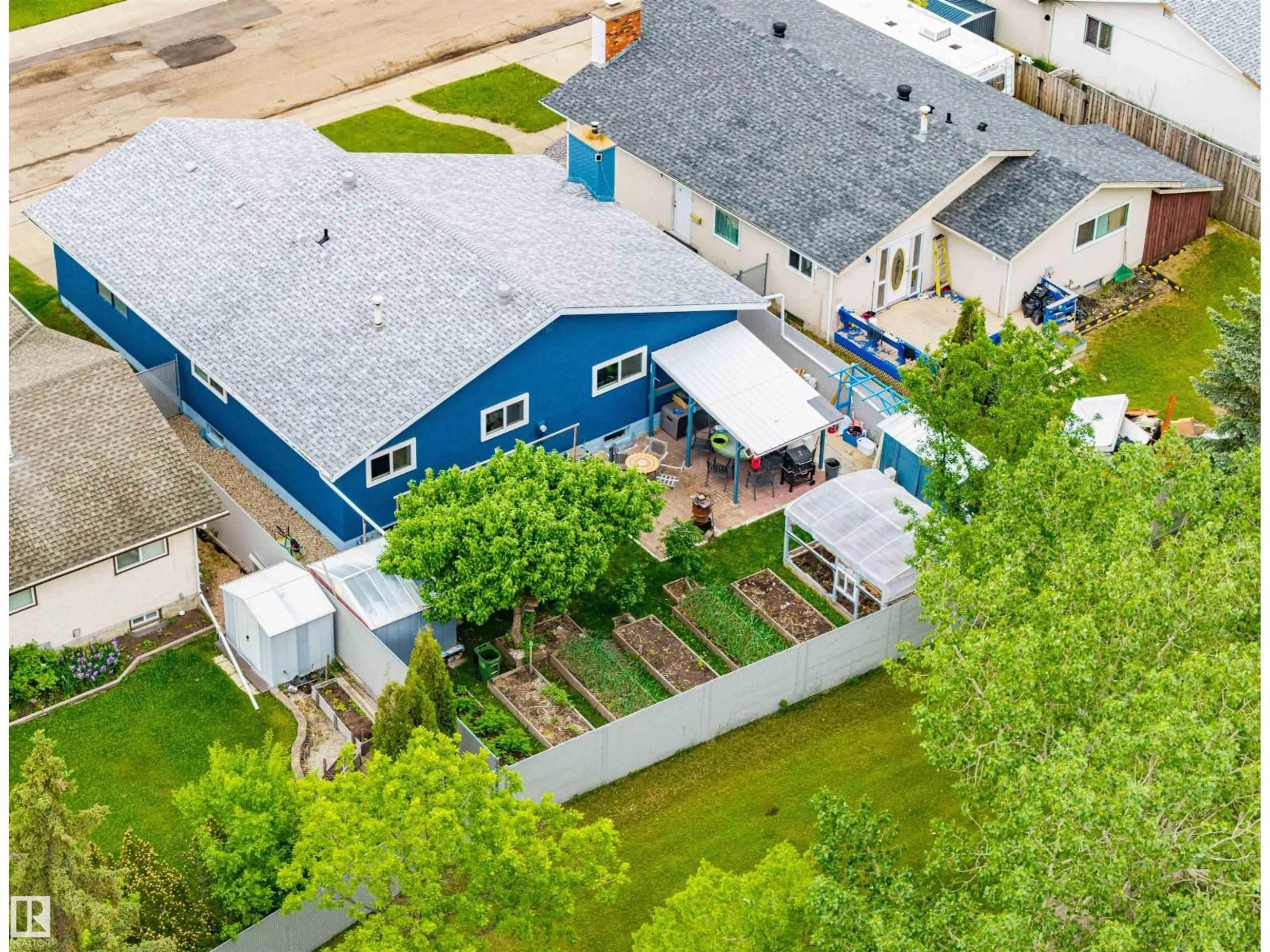 A pic from outside/outdoor area/front of a property/back of a property/a pic from drone, city buildings view from balcony for NW - 11707 150 AVE, Edmonton Alberta T5X1C1