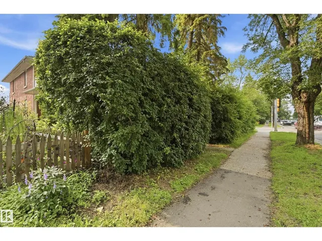 8520 104 ST, Edmonton 5