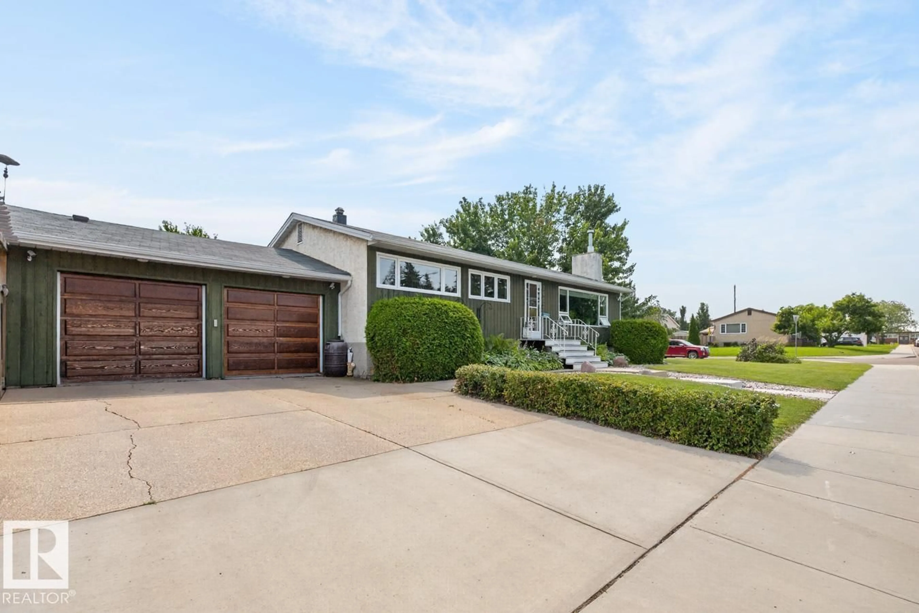 Home with vinyl exterior material, street for 7607 75 AV, Edmonton Alberta T6C0G2