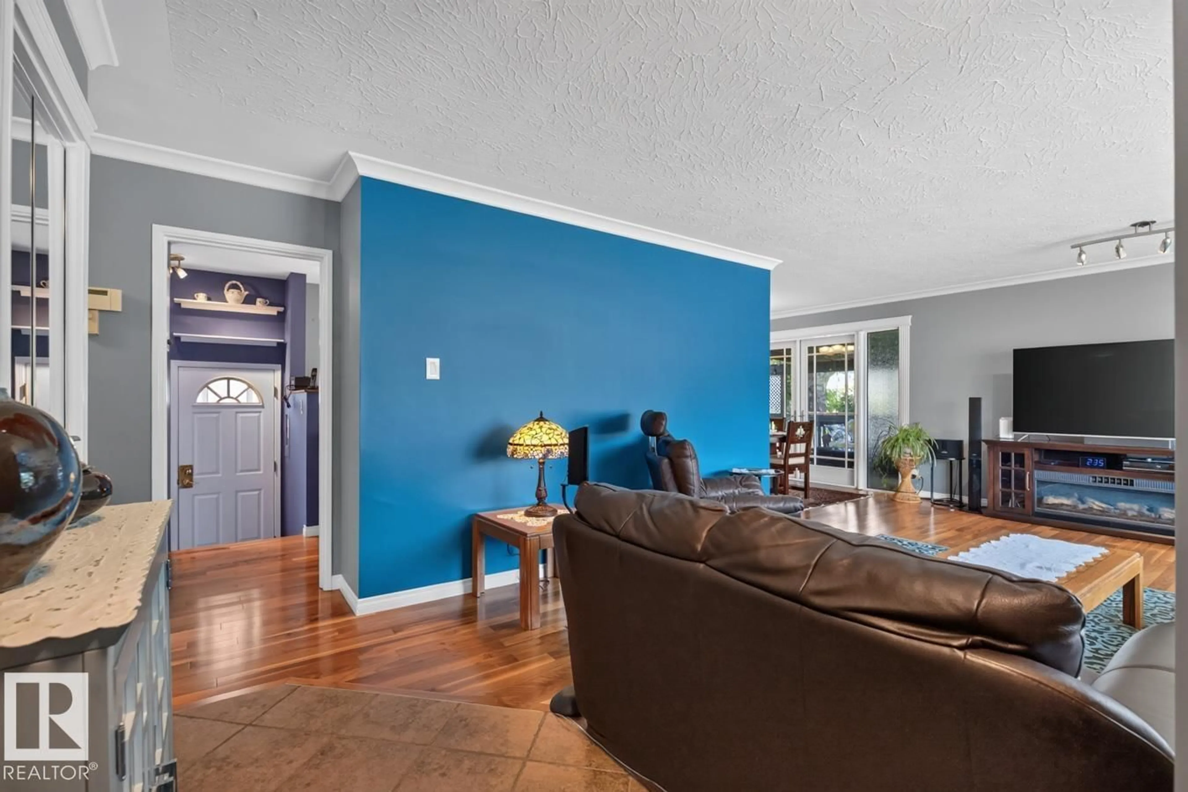 Living room with furniture, wood/laminate floor for 7607 75 AV, Edmonton Alberta T6C0G2