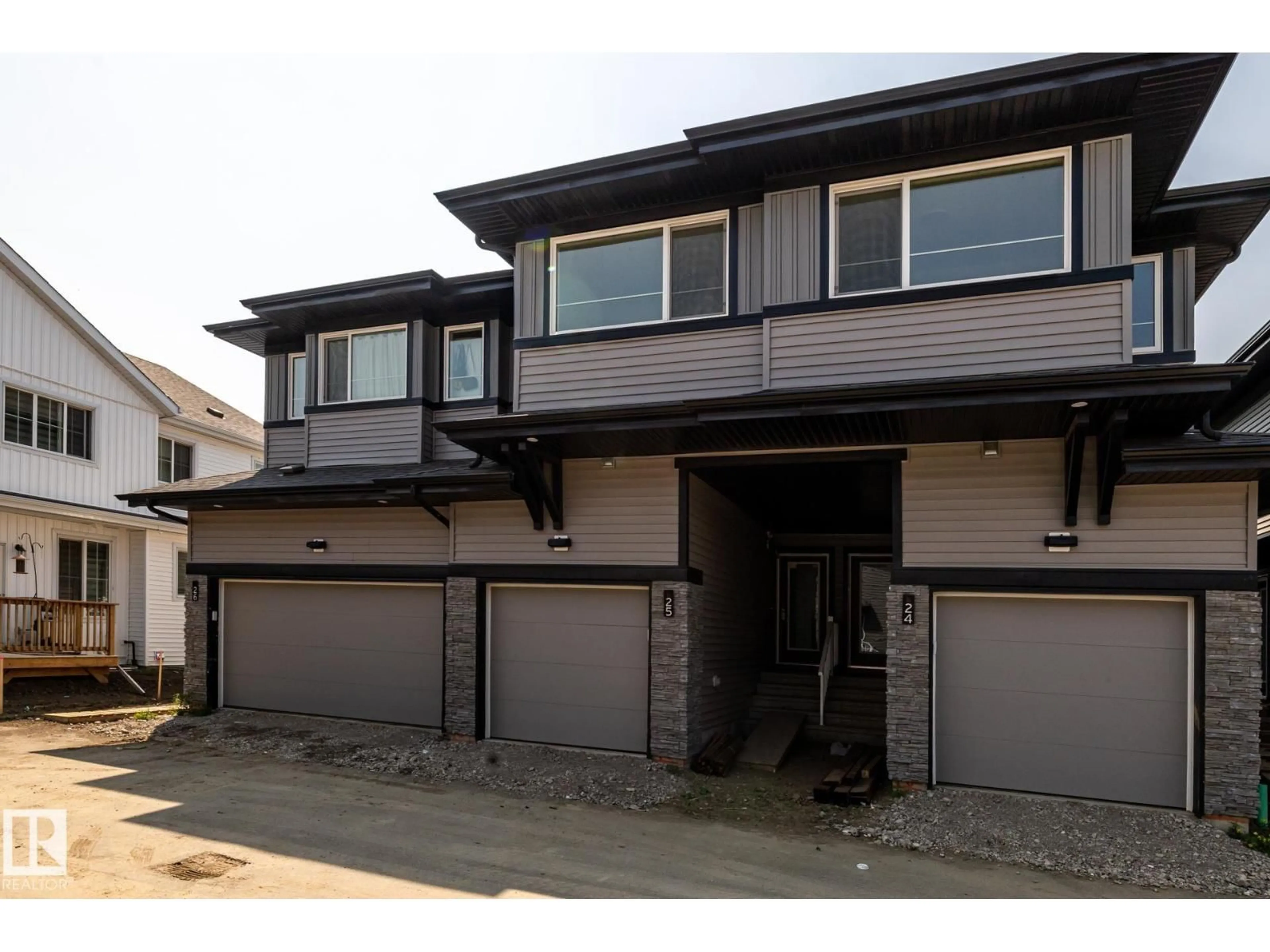 Home with vinyl exterior material, street for #25 - 7020 KESWICK CM, Edmonton Alberta T6W5P8