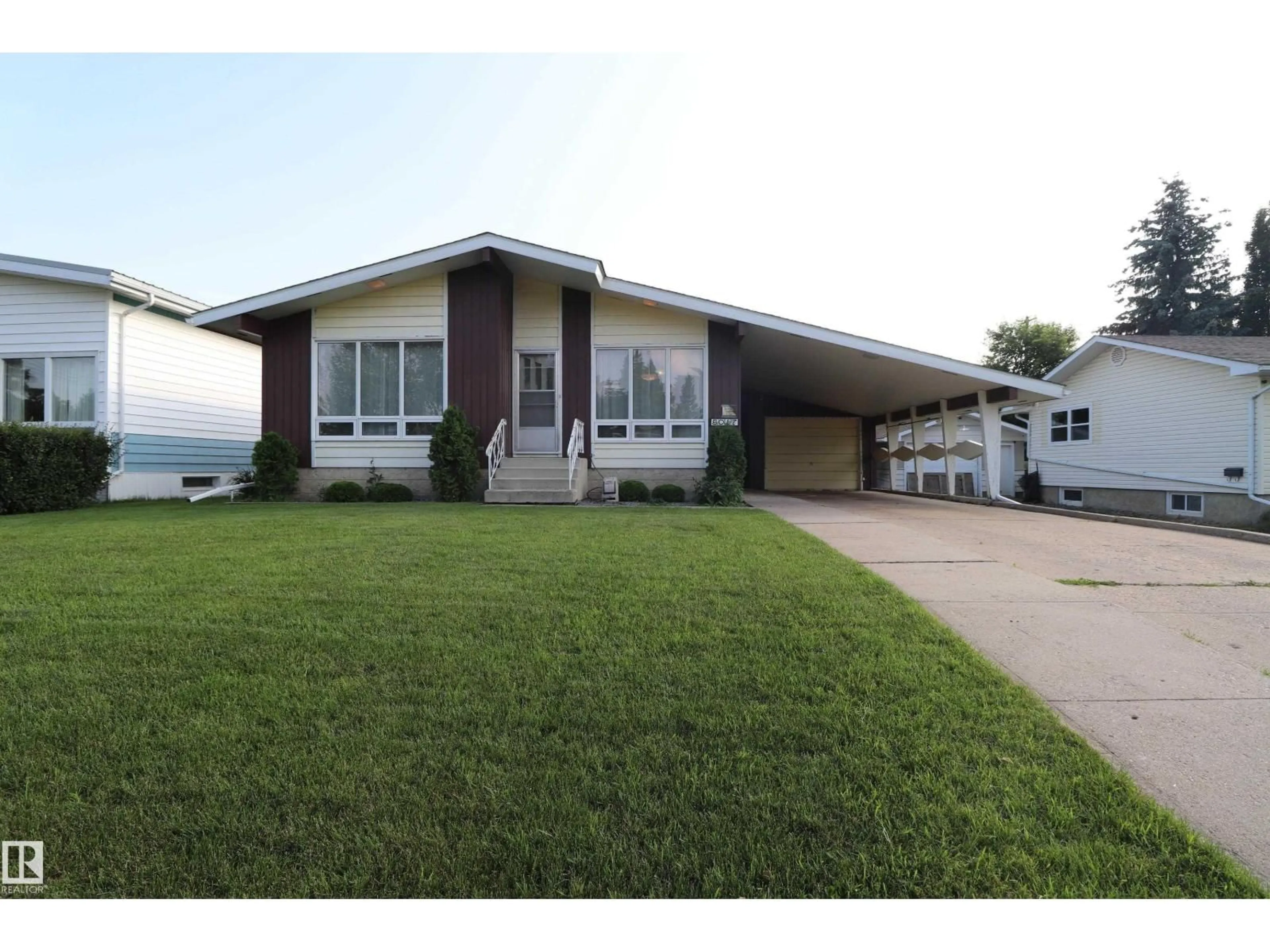Home with vinyl exterior material, unknown for 5017 46 AV, Vegreville Alberta T9C1L7