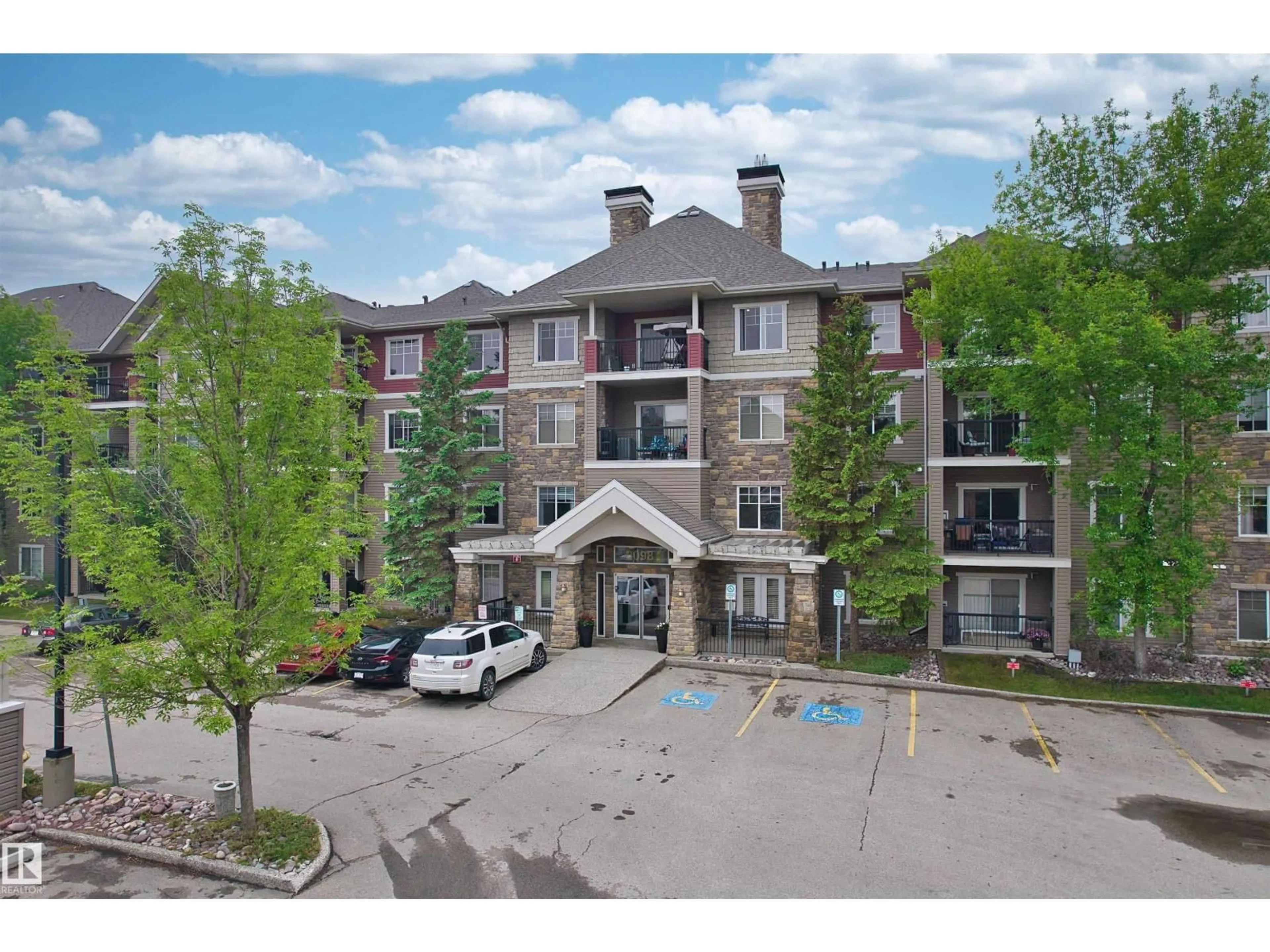 A pic from outside/outdoor area/front of a property/back of a property/a pic from drone, mountain view for 2098 - 218 BLACKMUD CREEK DR, Edmonton Alberta T6W1T7