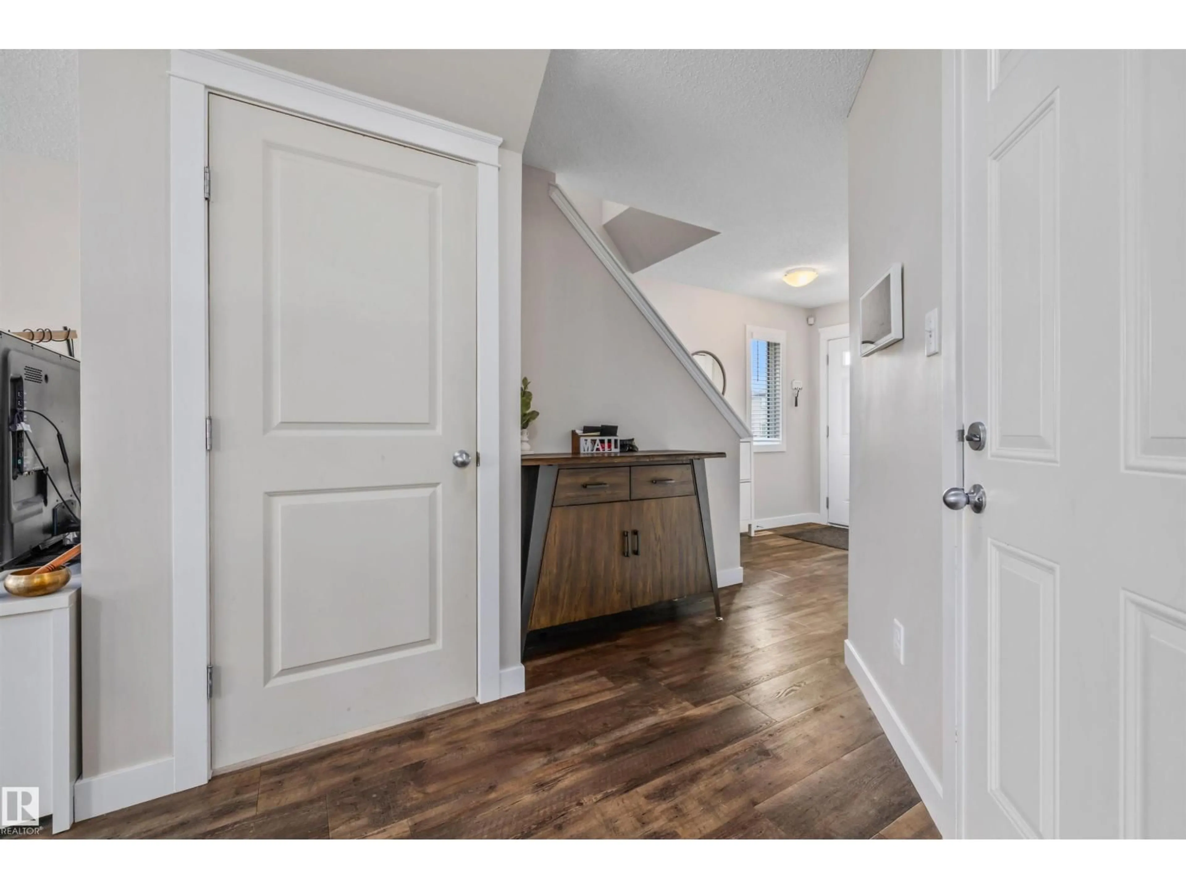 Indoor entryway for 70 WOODBRIDGE LI, Fort Saskatchewan Alberta T8L0H4