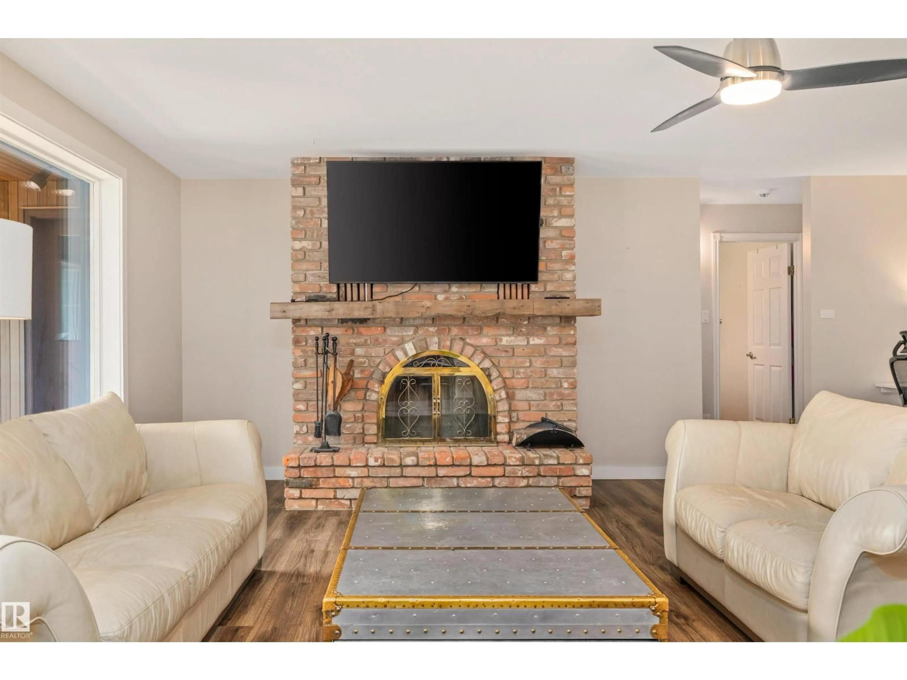 Living room with furniture, unknown for 24119 - 19 TWP ROAD 554, Rural Sturgeon County Alberta T8T1X7