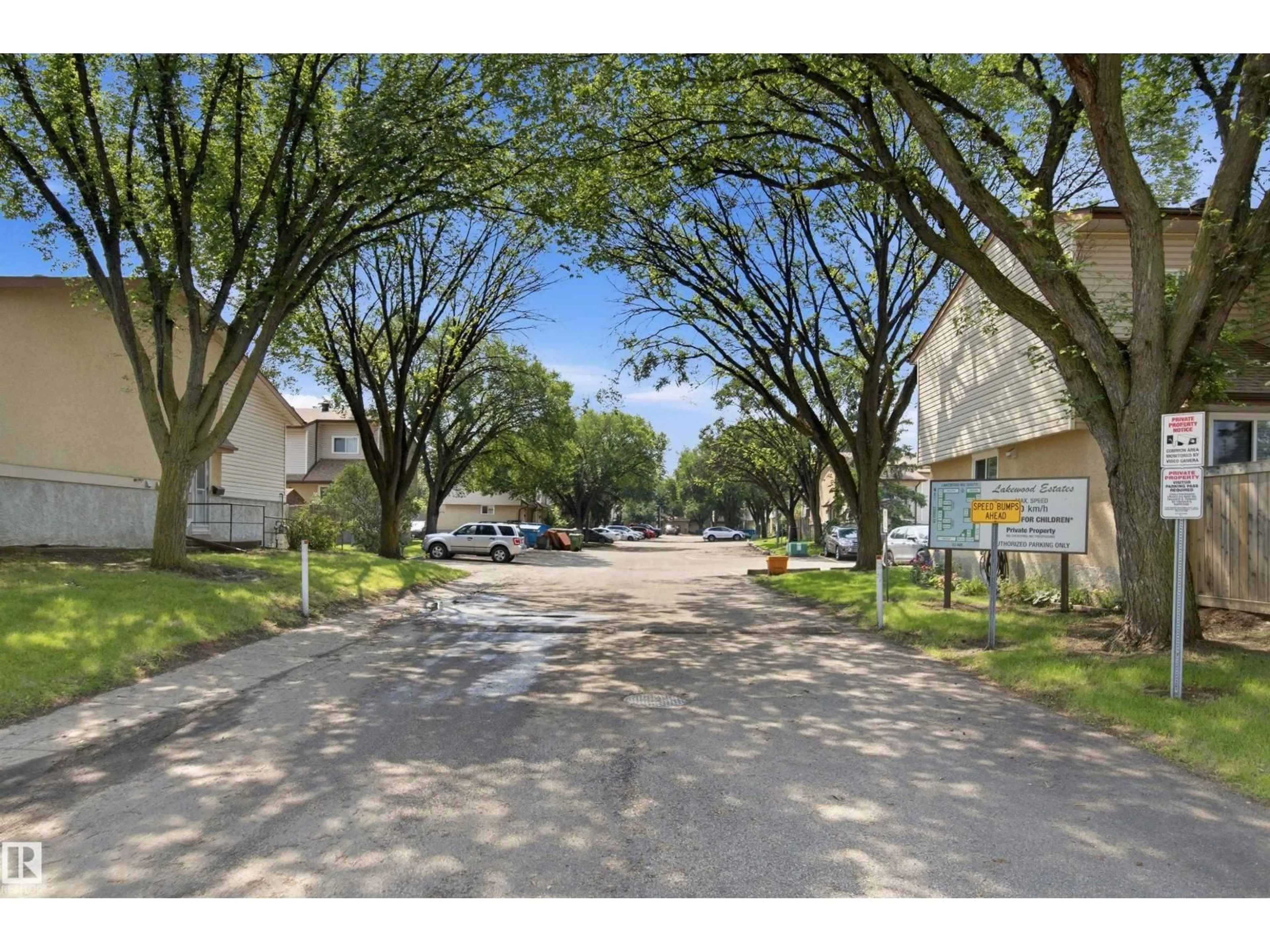 Unknown for 1749 LAKEWOOD RD, Edmonton Alberta T6K3B8