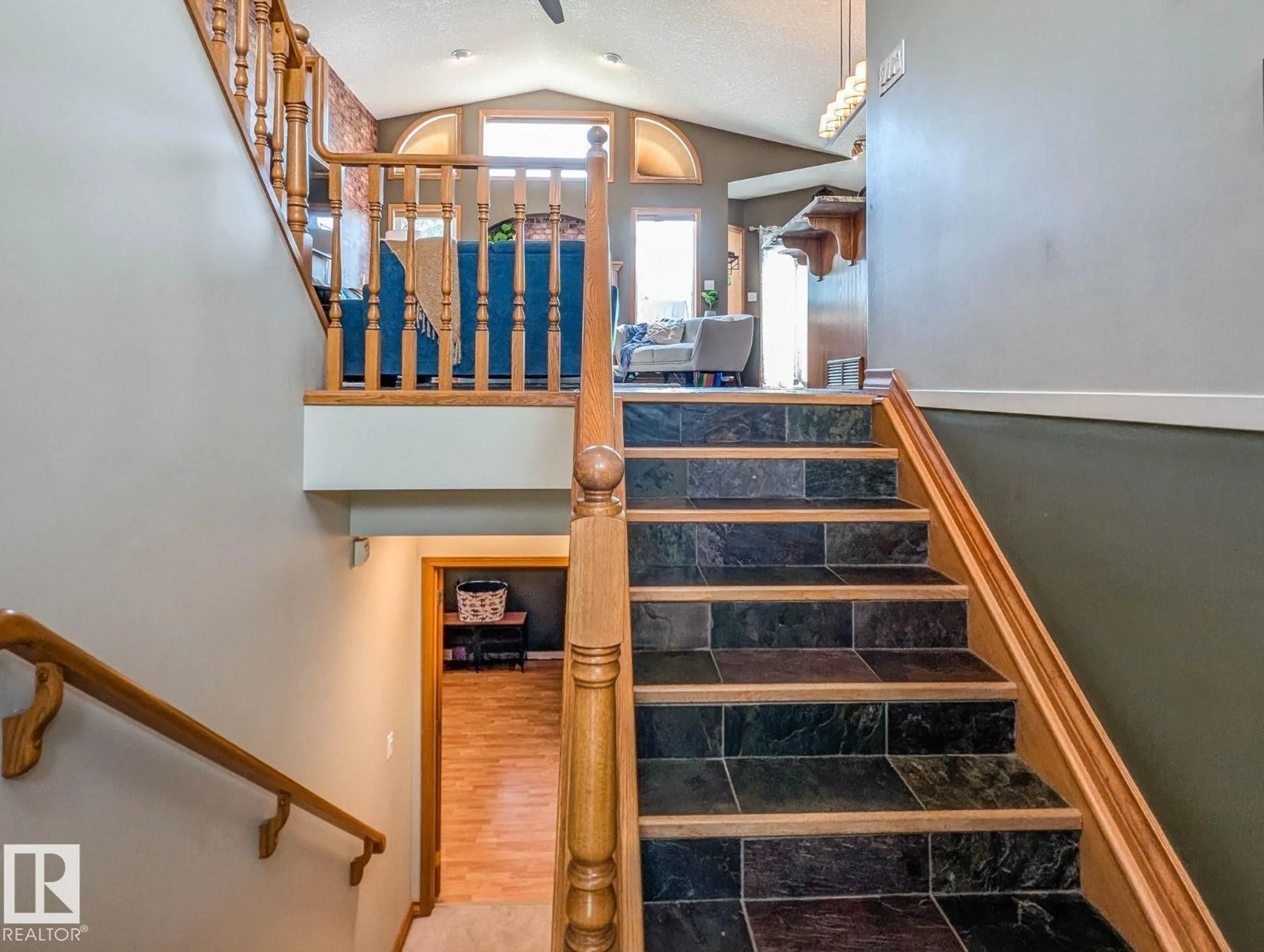 Indoor foyer for 59 BRIDGEPORT WD, Leduc Alberta T9E8B2