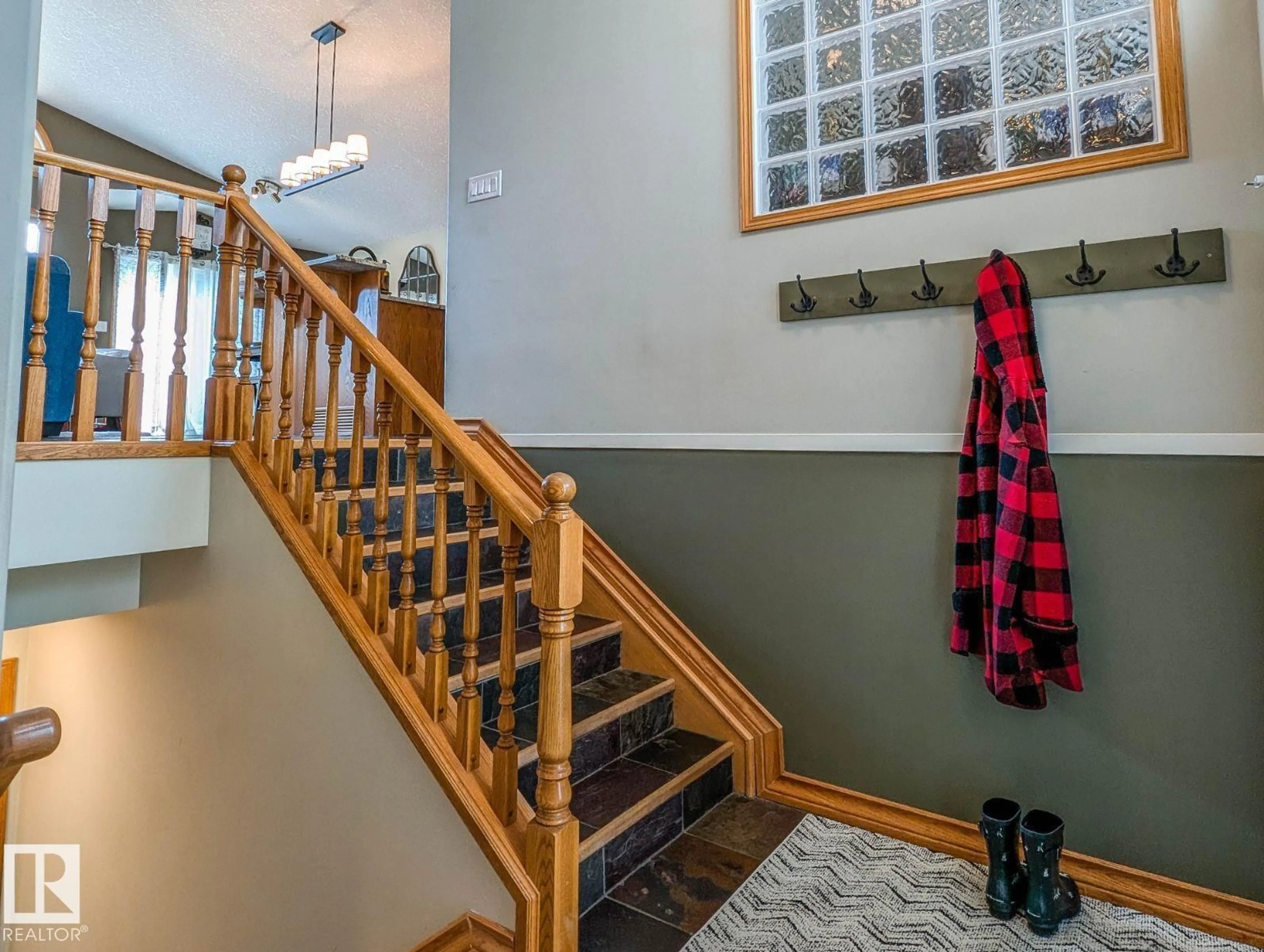 Indoor entryway for 59 BRIDGEPORT WD, Leduc Alberta T9E8B2