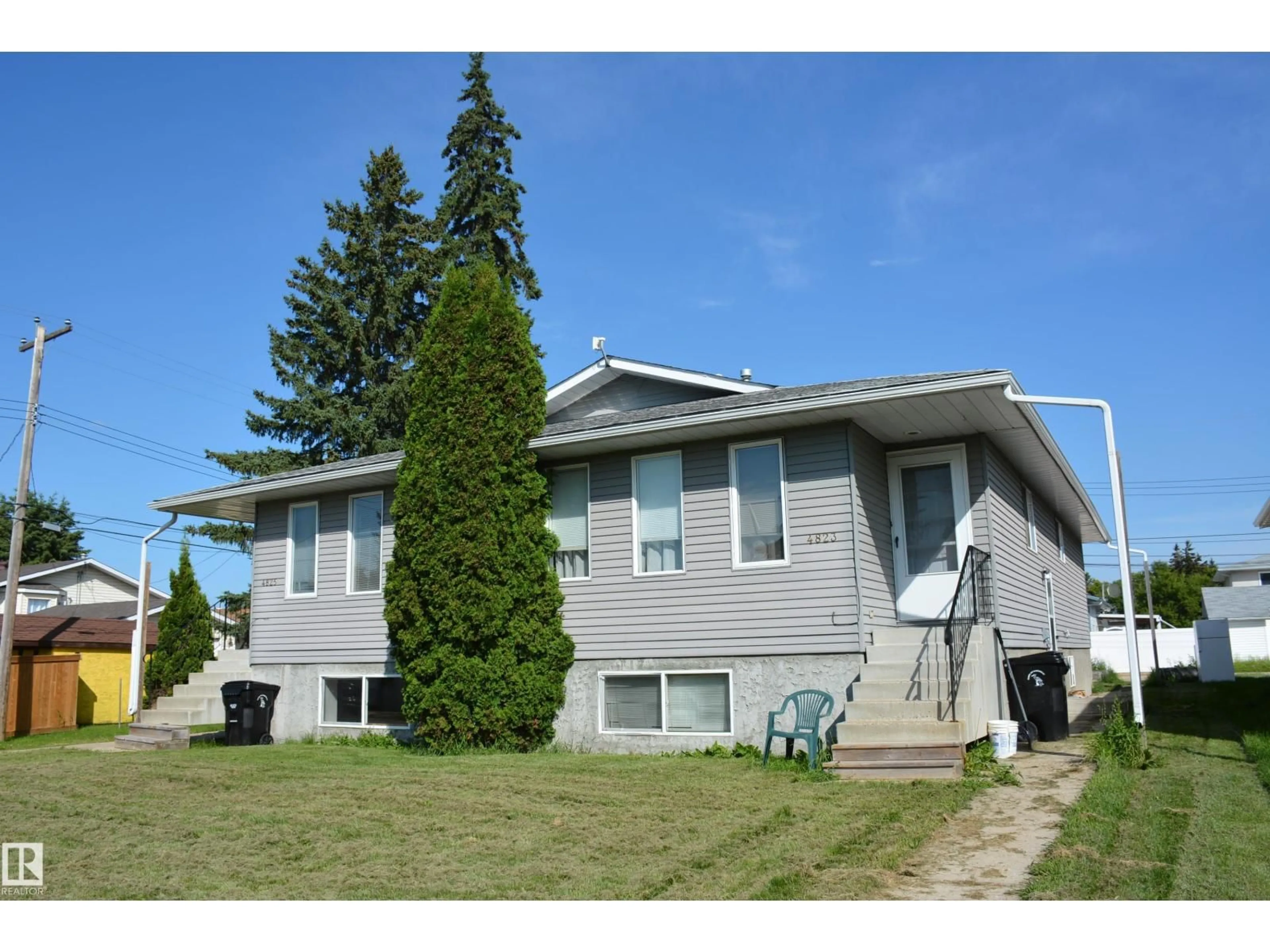 Home with vinyl exterior material, unknown for 4823 & 4825 52 ST, Barrhead Alberta T7N1G3