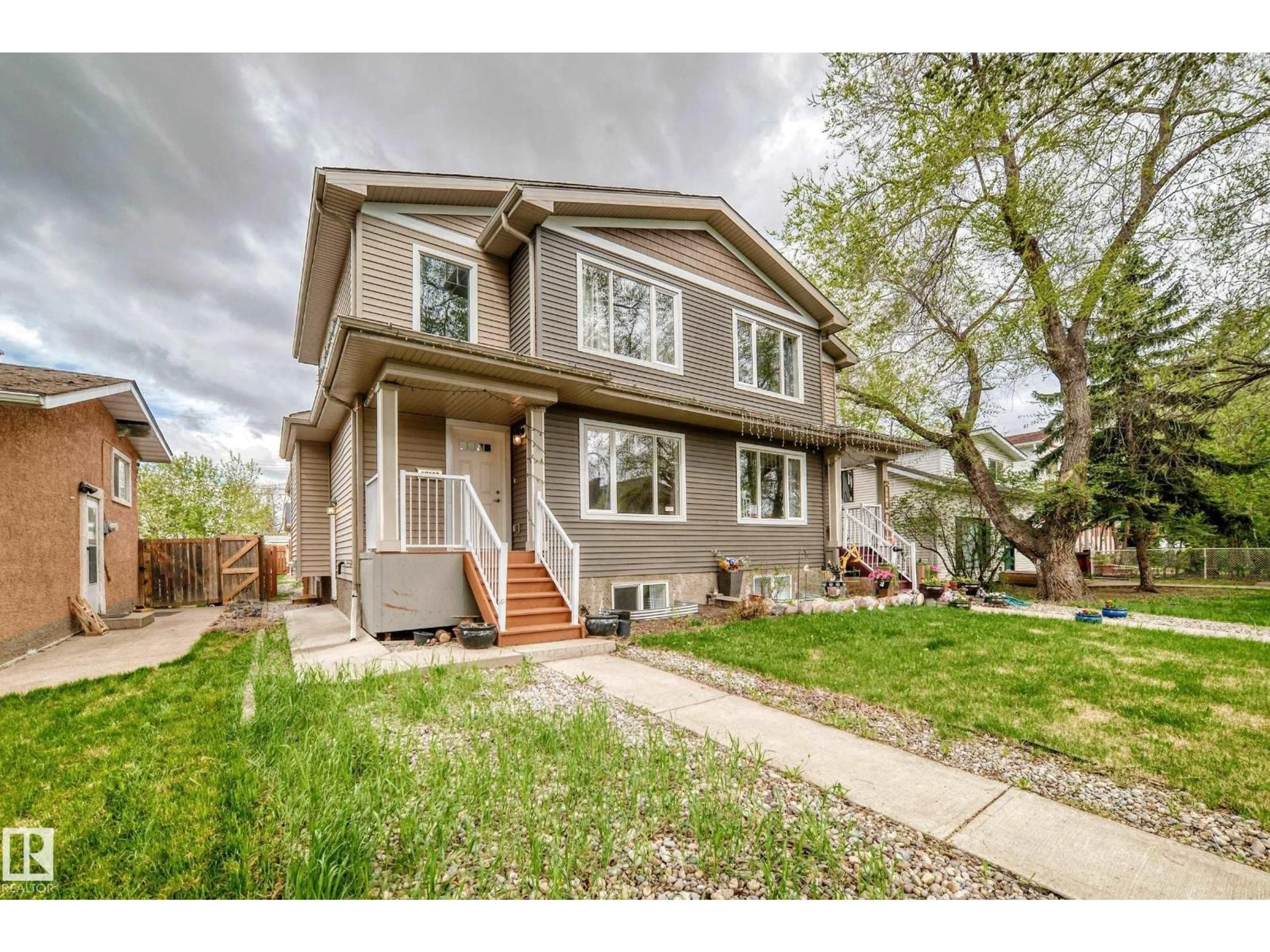 Home with vinyl exterior material, street for NW - 12118 125 ST, Edmonton Alberta T5L0S6