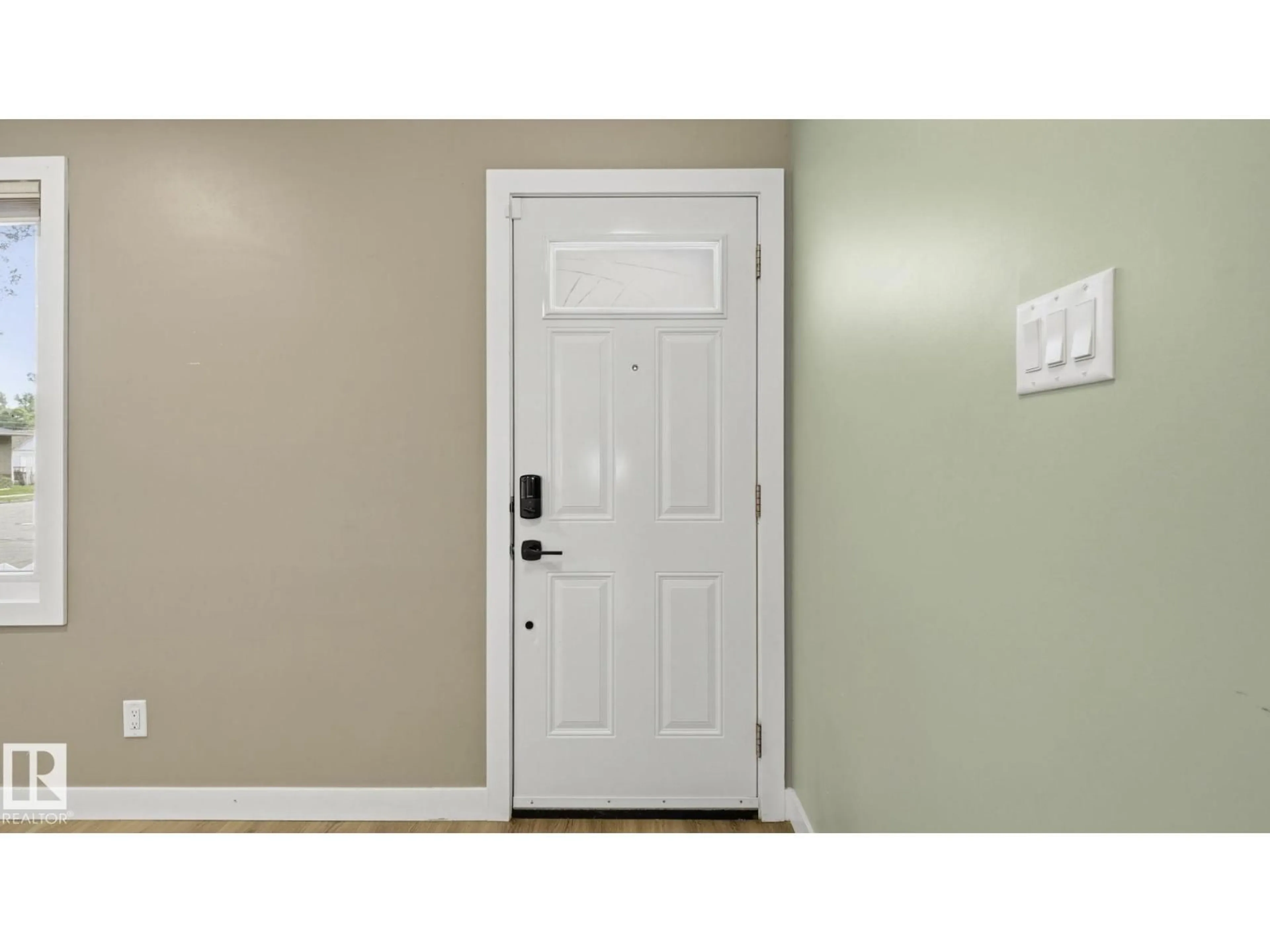 Indoor entryway for NW - 12002 39 ST, Edmonton Alberta T5W2J8