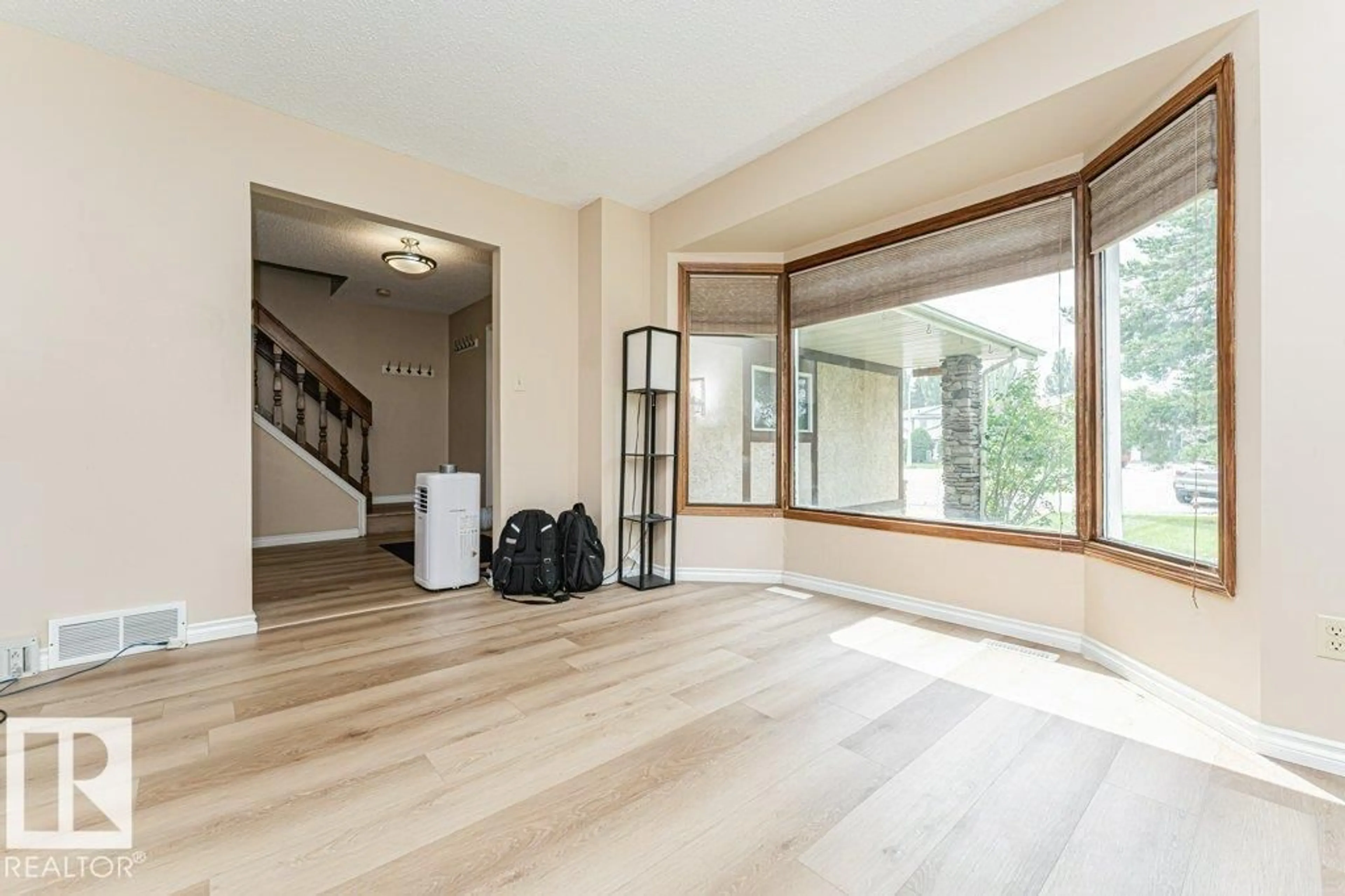 Indoor foyer for 3909 43 AV, Leduc Alberta T9E4V6