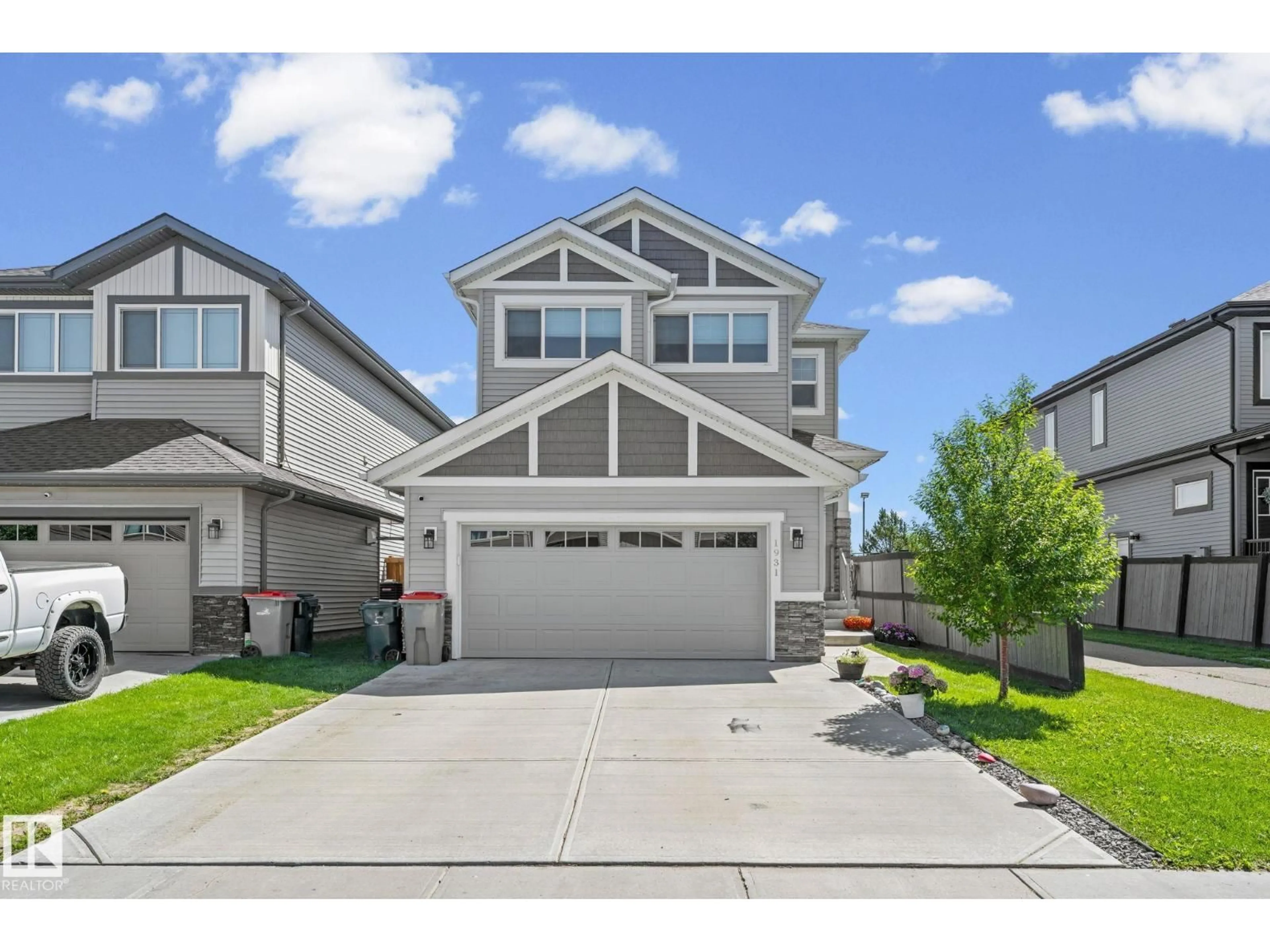 Home with vinyl exterior material, street for 1931 WESTERRA LN, Stony Plain Alberta T7Z0M9