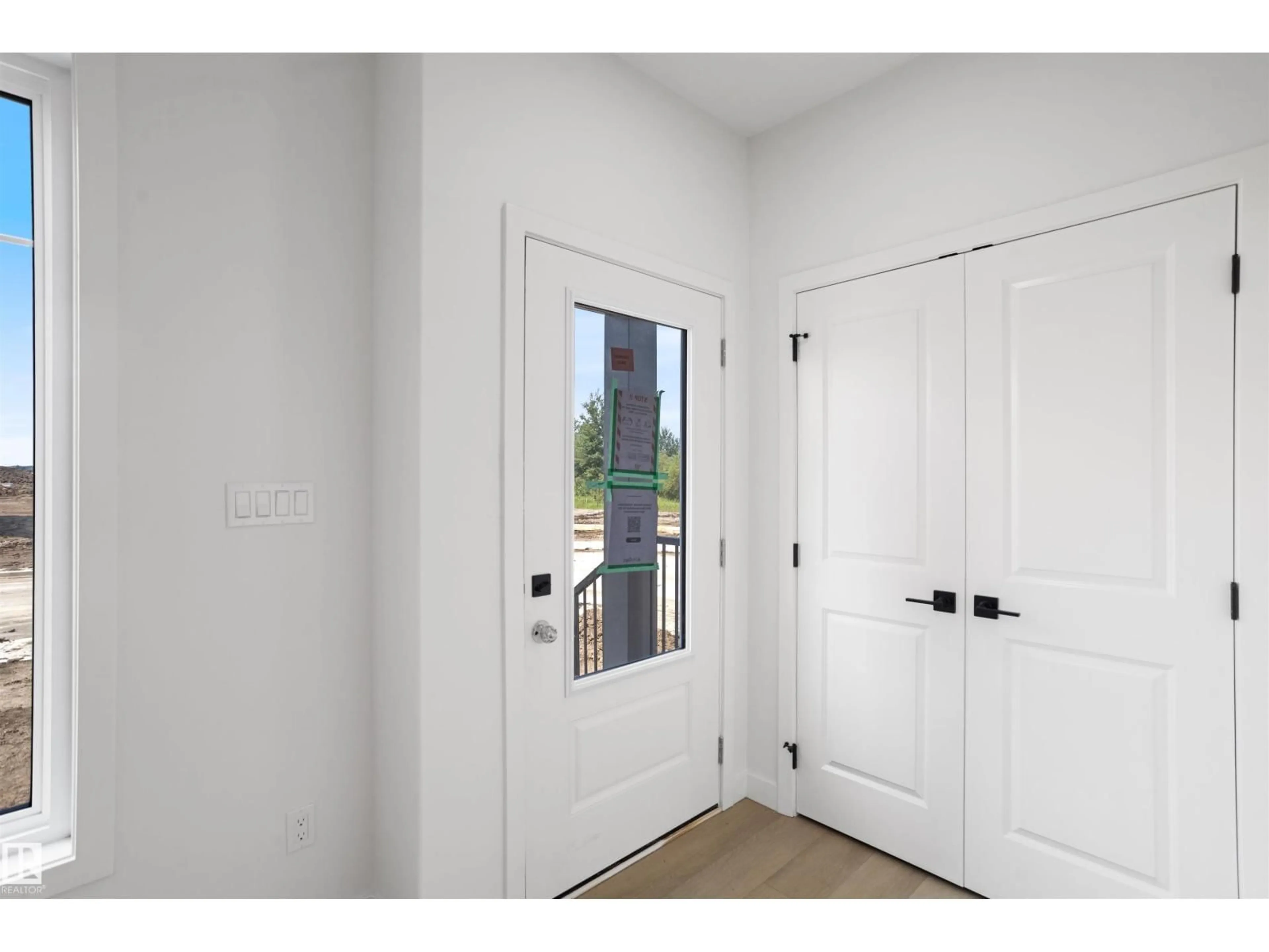 Indoor entryway for NW - 1563 211 ST, Edmonton Alberta T6M3P1