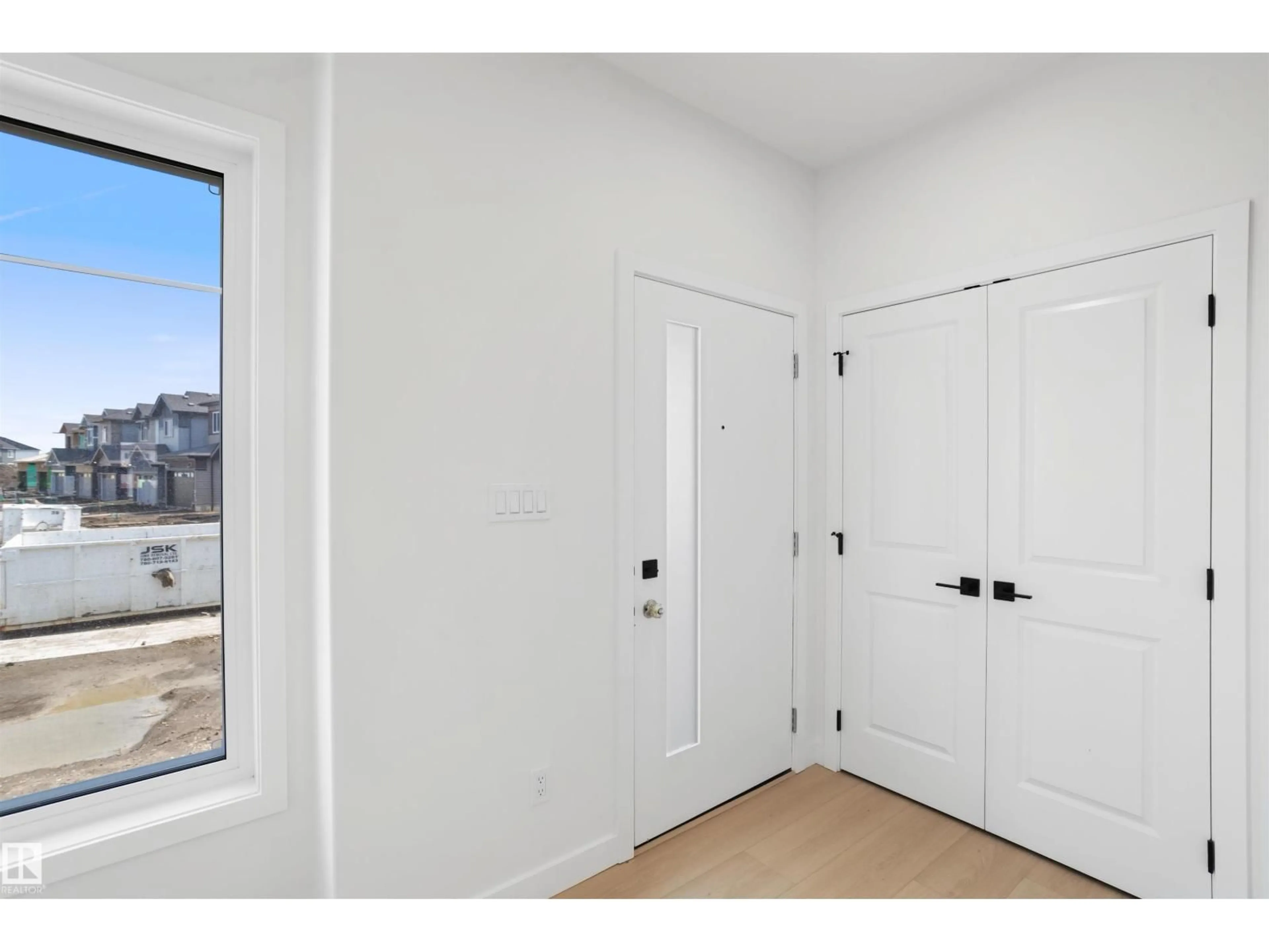 Indoor entryway for NW - 1524 209 ST, Edmonton Alberta T6M3N8