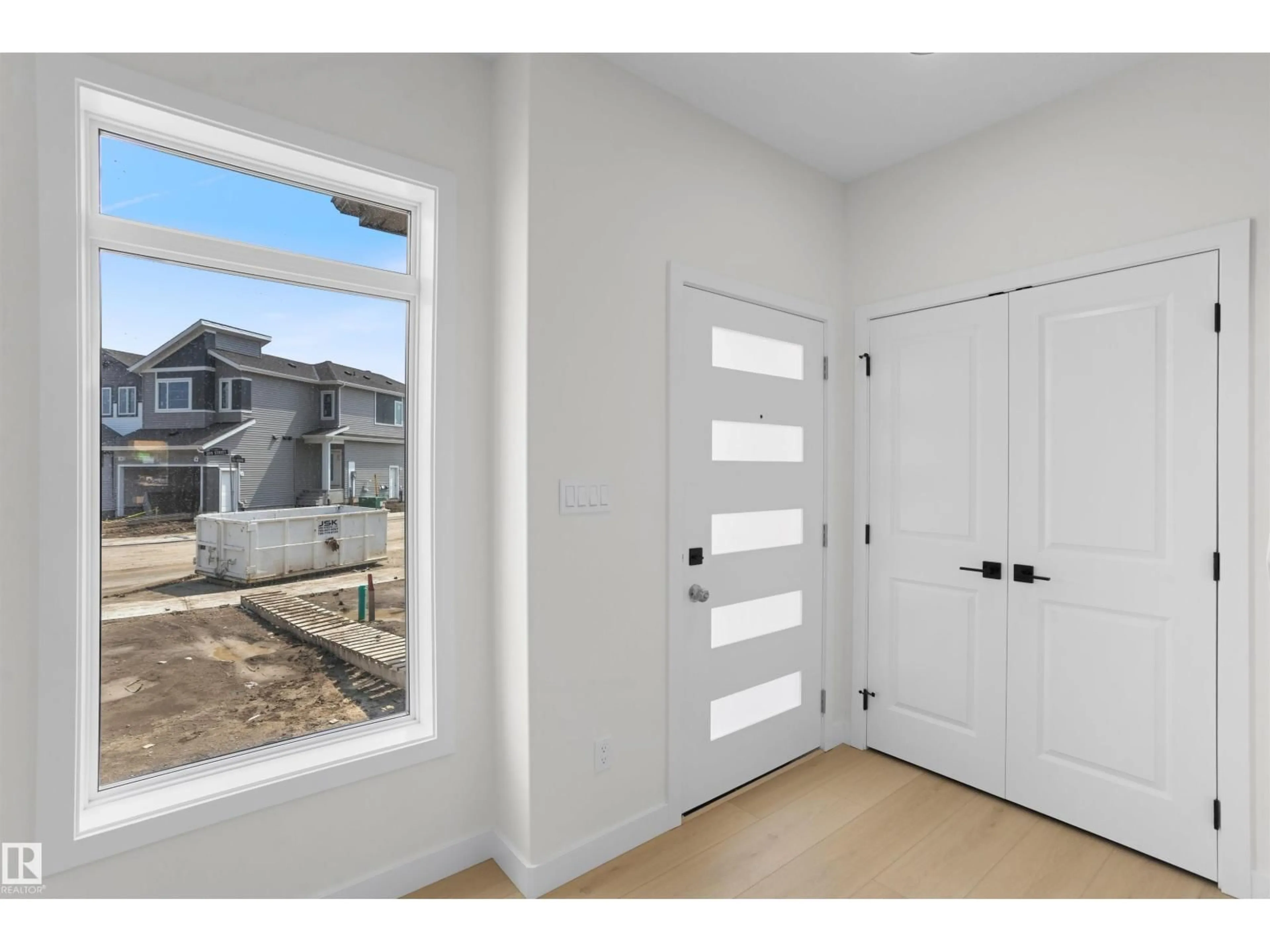 Indoor entryway for NW - 1528 209 ST, Edmonton Alberta T6M3N8