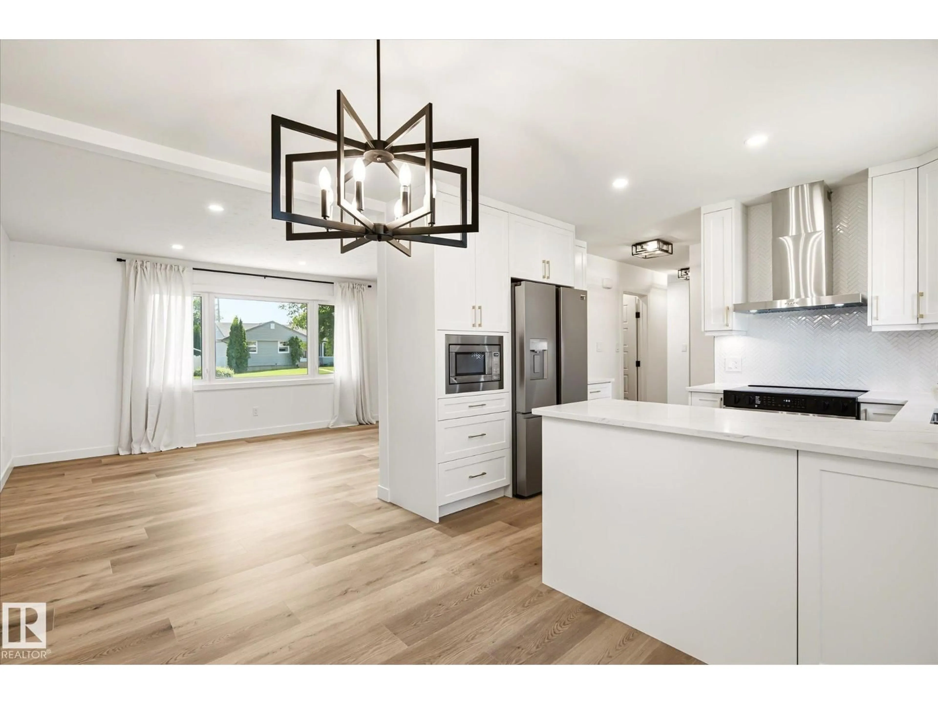 Open concept kitchen, unknown for NW - 4708 104A AV, Edmonton Alberta T6A0Z4