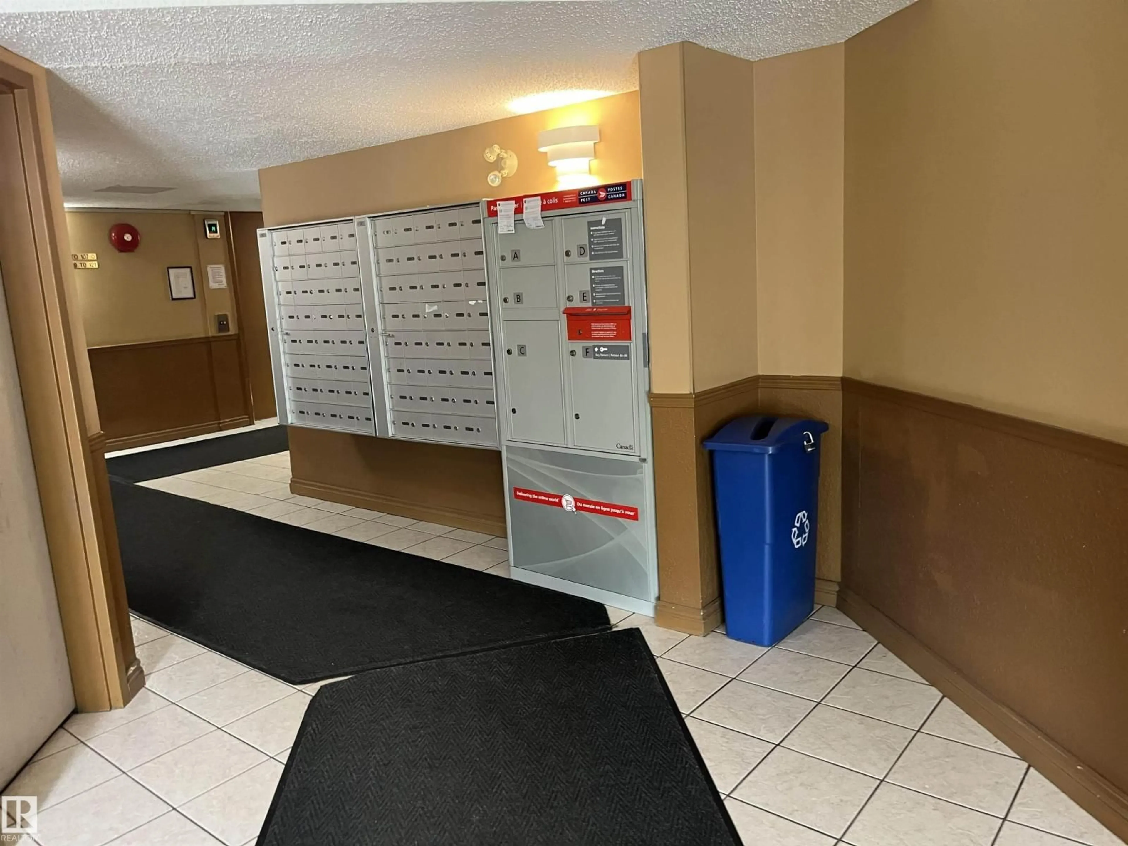 Indoor foyer for 205 - 5065 31 AV, Edmonton Alberta T6L6S5
