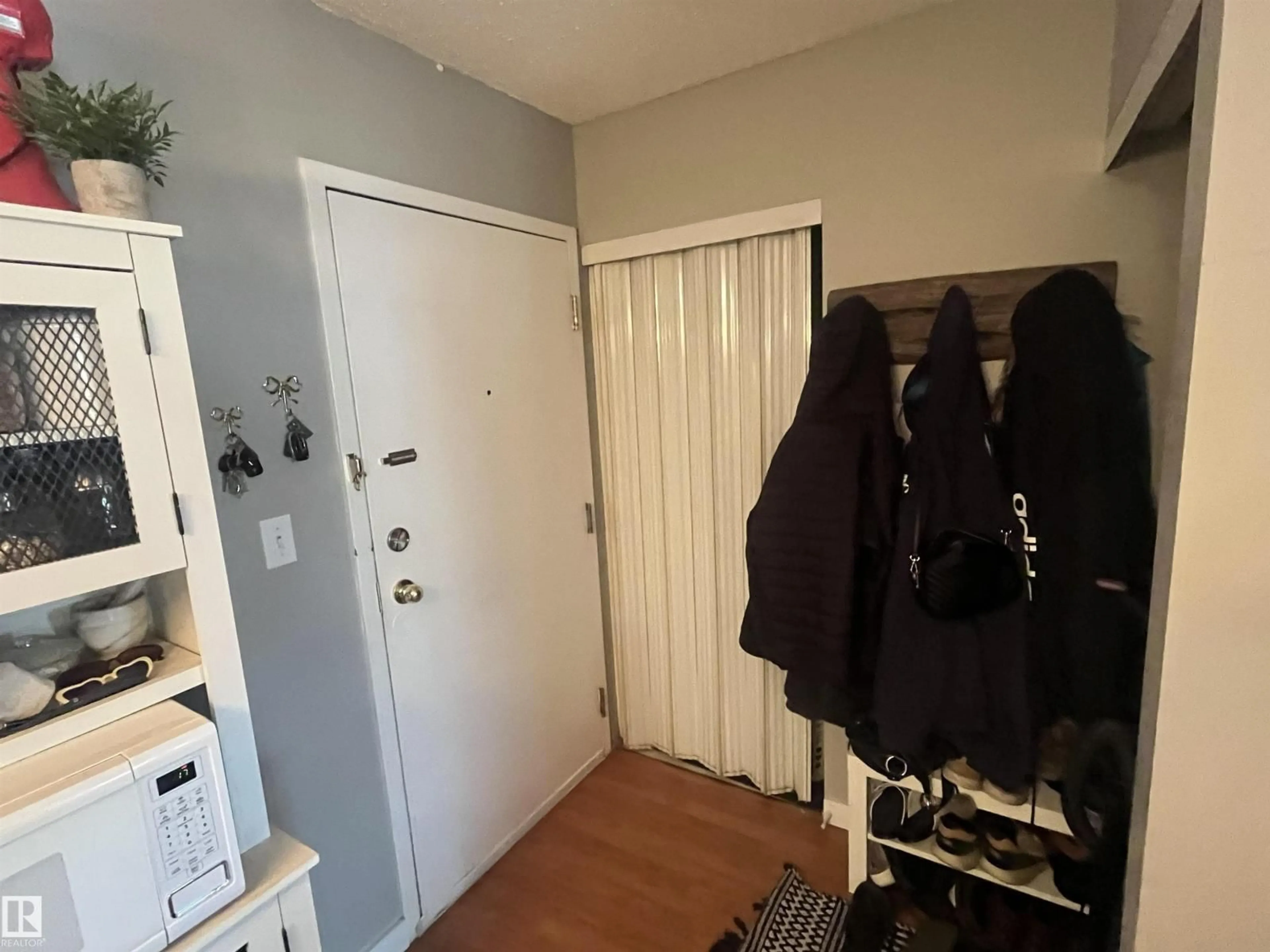 Unknown for 205 - 5065 31 AV, Edmonton Alberta T6L6S5