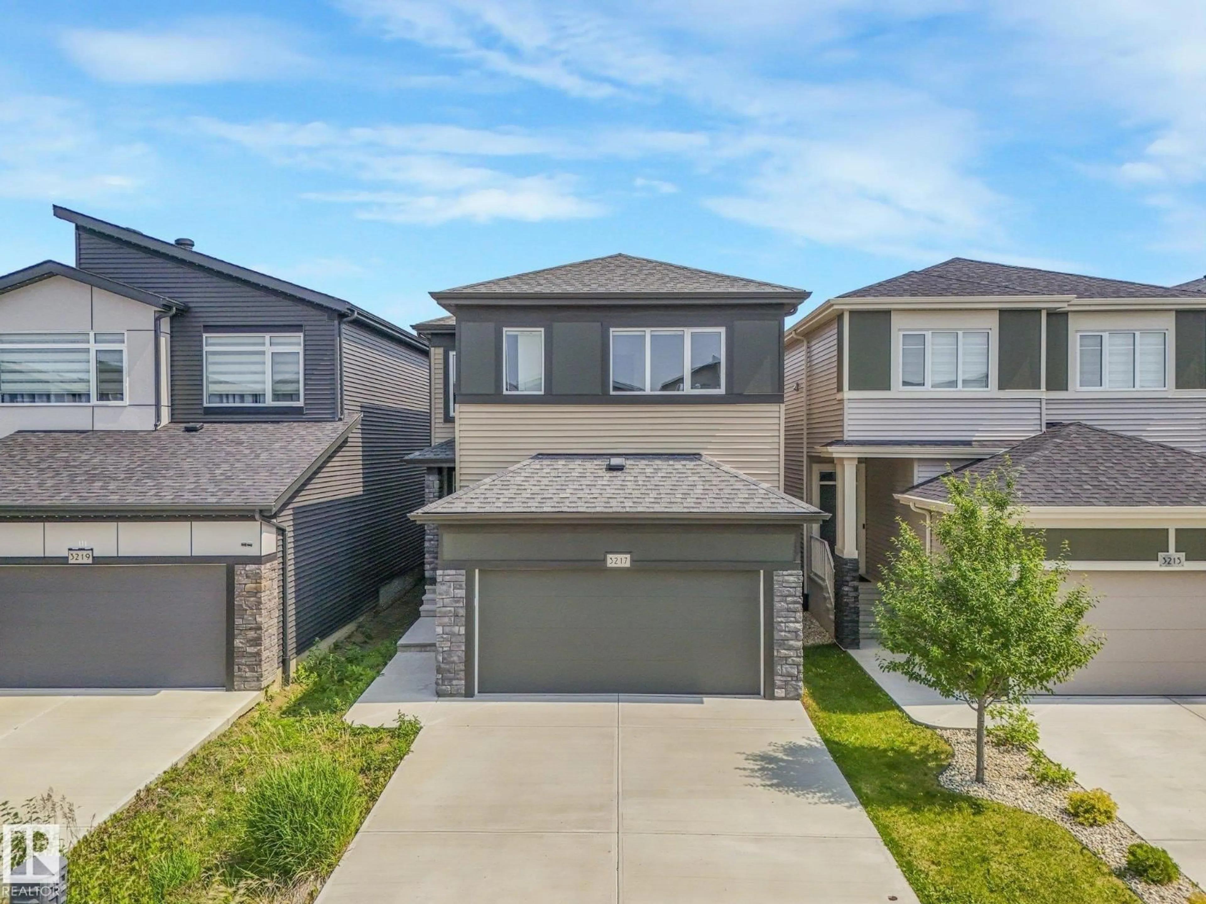 A pic from outside/outdoor area/front of a property/back of a property/a pic from drone, street for 3217 KULAY WY, Edmonton Alberta T6W2J7