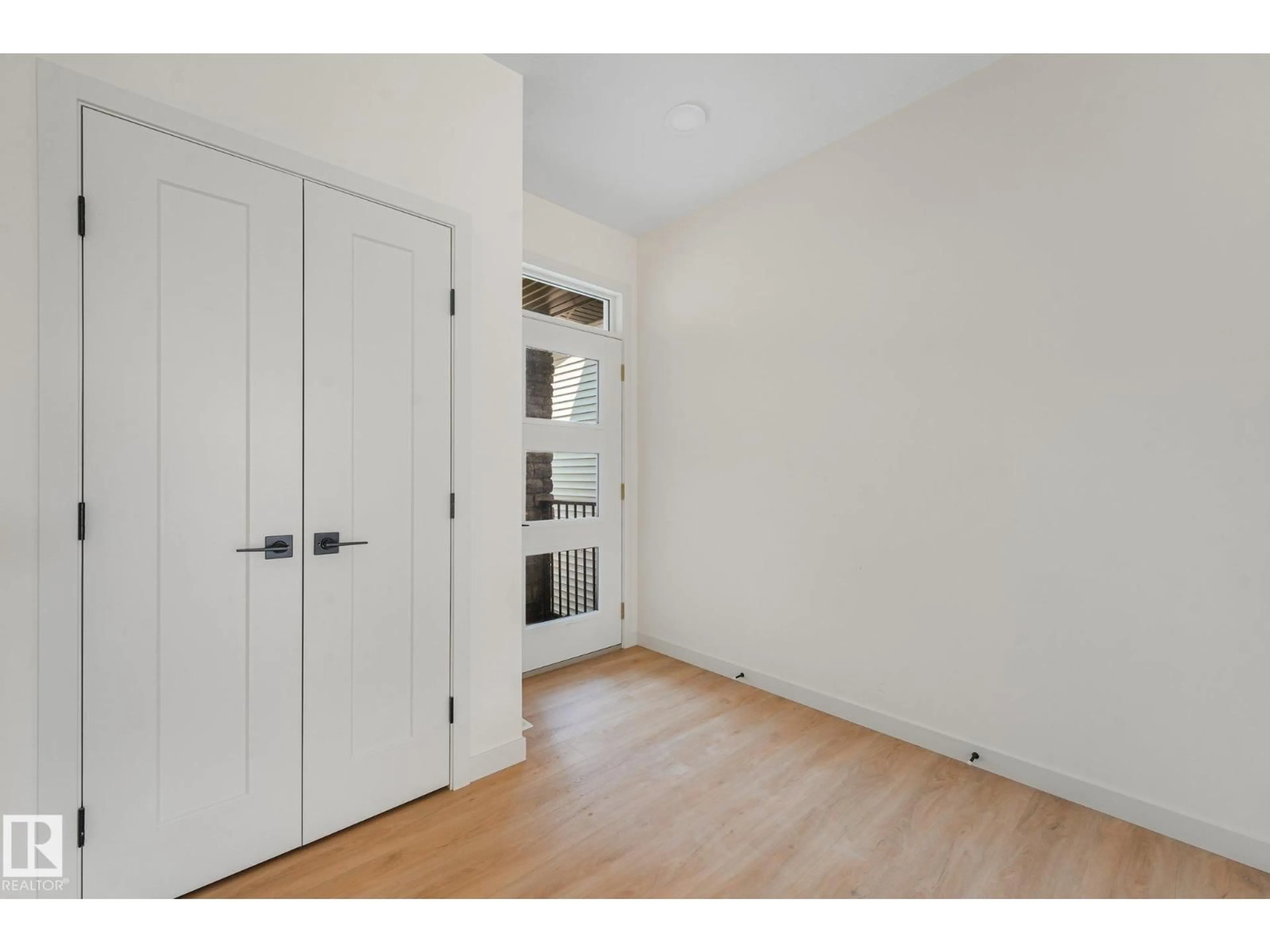 Indoor entryway for 3217 KULAY WY, Edmonton Alberta T6W2J7