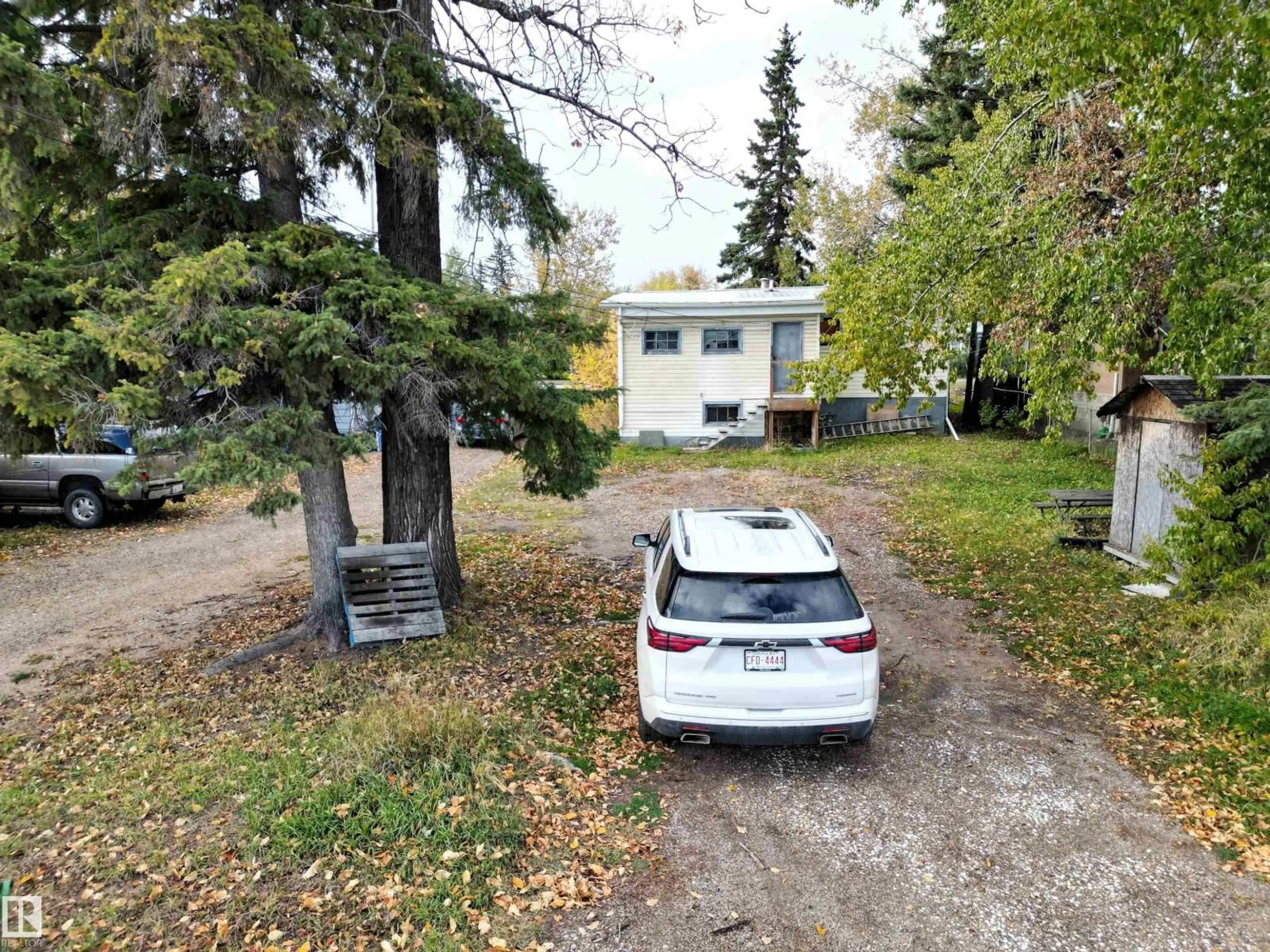 A pic from outside/outdoor area/front of a property/back of a property/a pic from drone, street for 4615 4 AVENUE, Edson Alberta T7E1C2