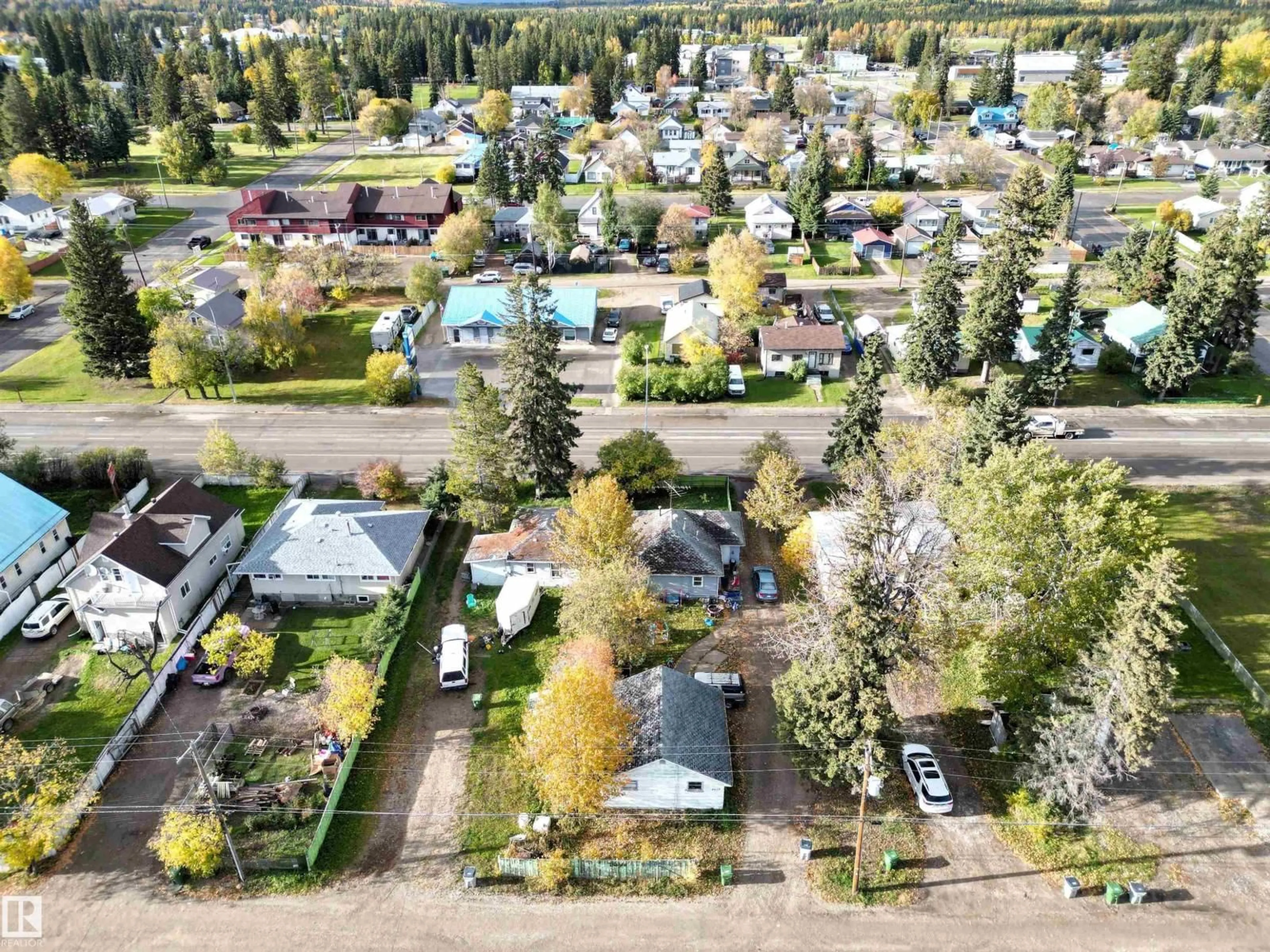 A pic from outside/outdoor area/front of a property/back of a property/a pic from drone, street for 4615 4 AVENUE, Edson Alberta T7E1C2