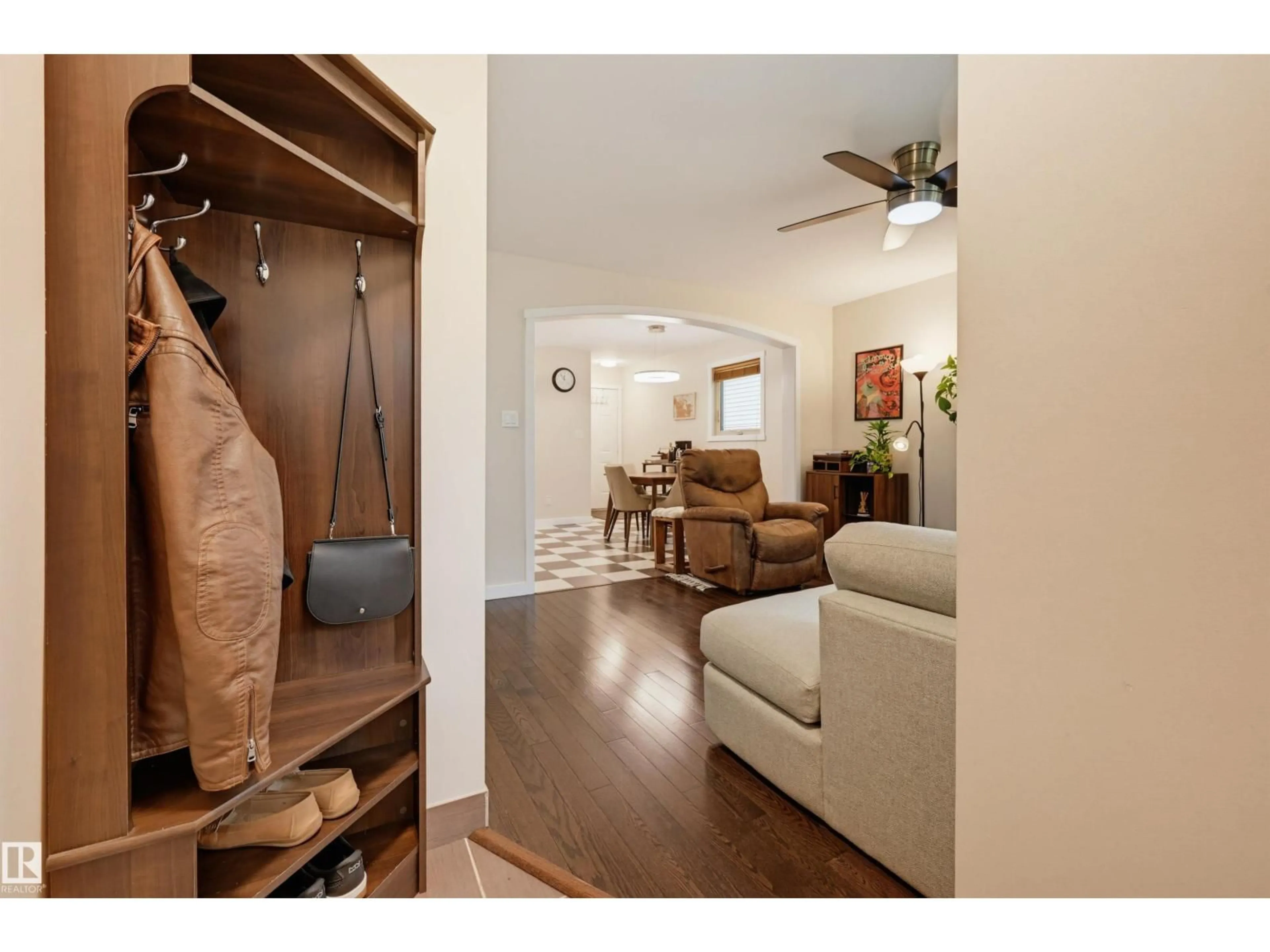 Indoor entryway for NW - 8316 189A ST, Edmonton Alberta T5T4Z6