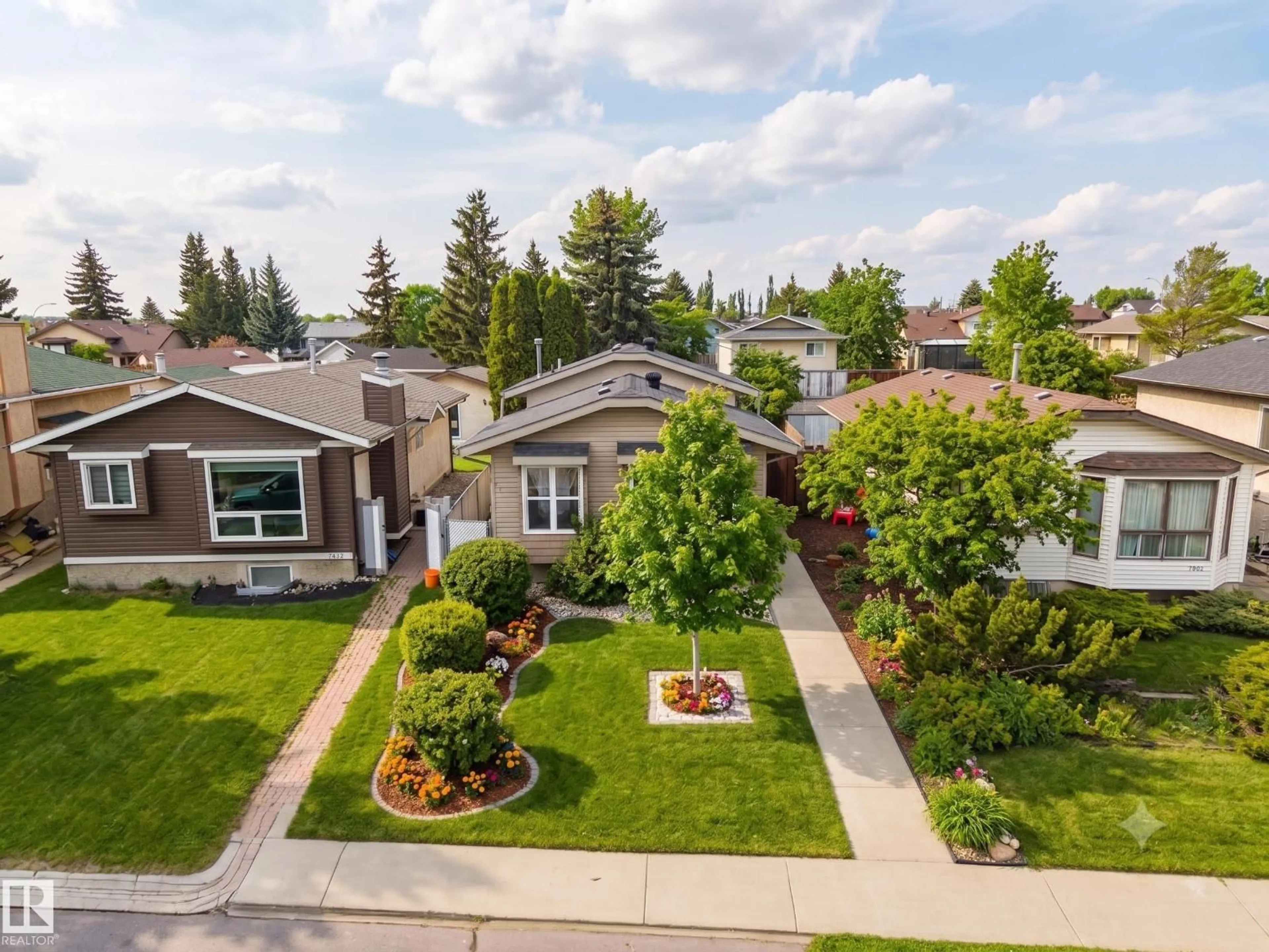 A pic from outside/outdoor area/front of a property/back of a property/a pic from drone, street for NW - 7422 188 ST, Edmonton Alberta T5T5J7