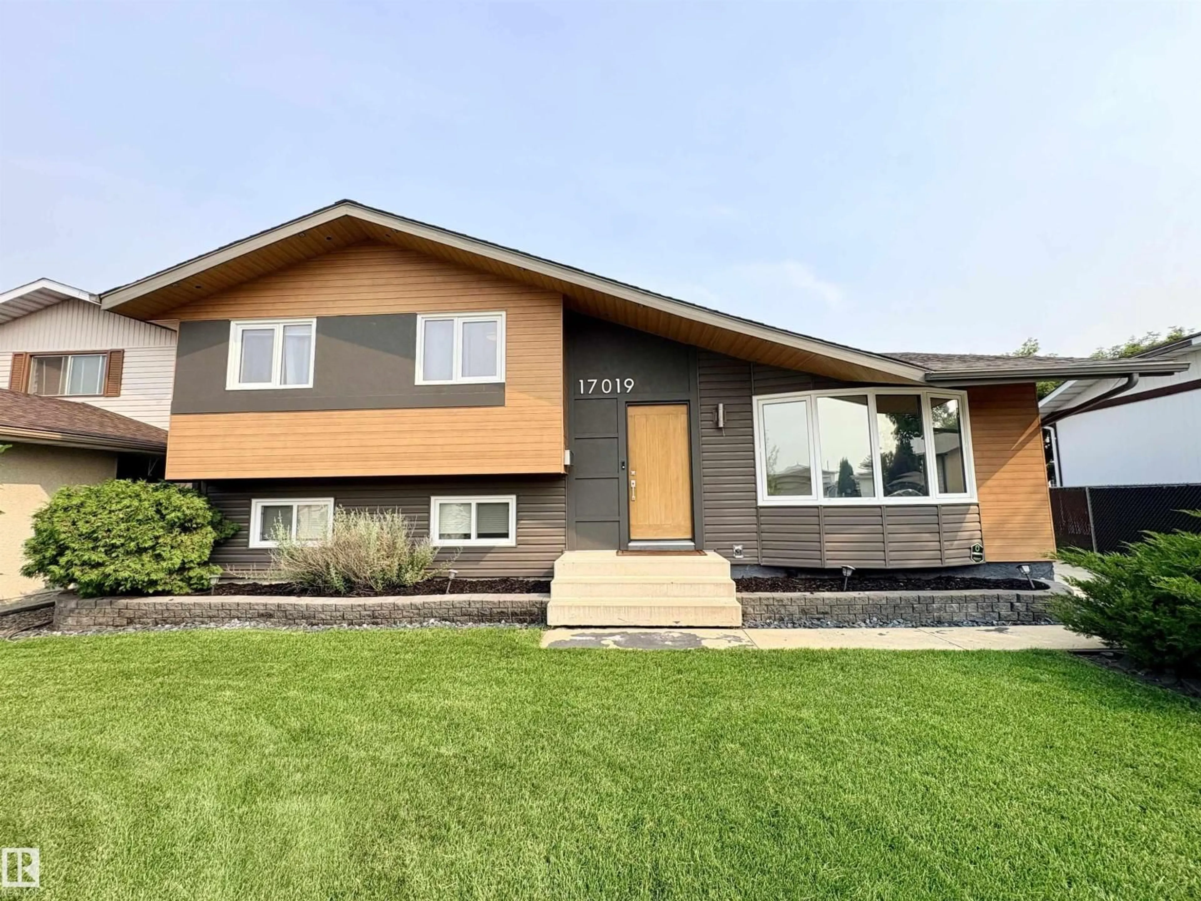 Home with vinyl exterior material, street for NW - 17019 108 ST, Edmonton Alberta T5Z3C3