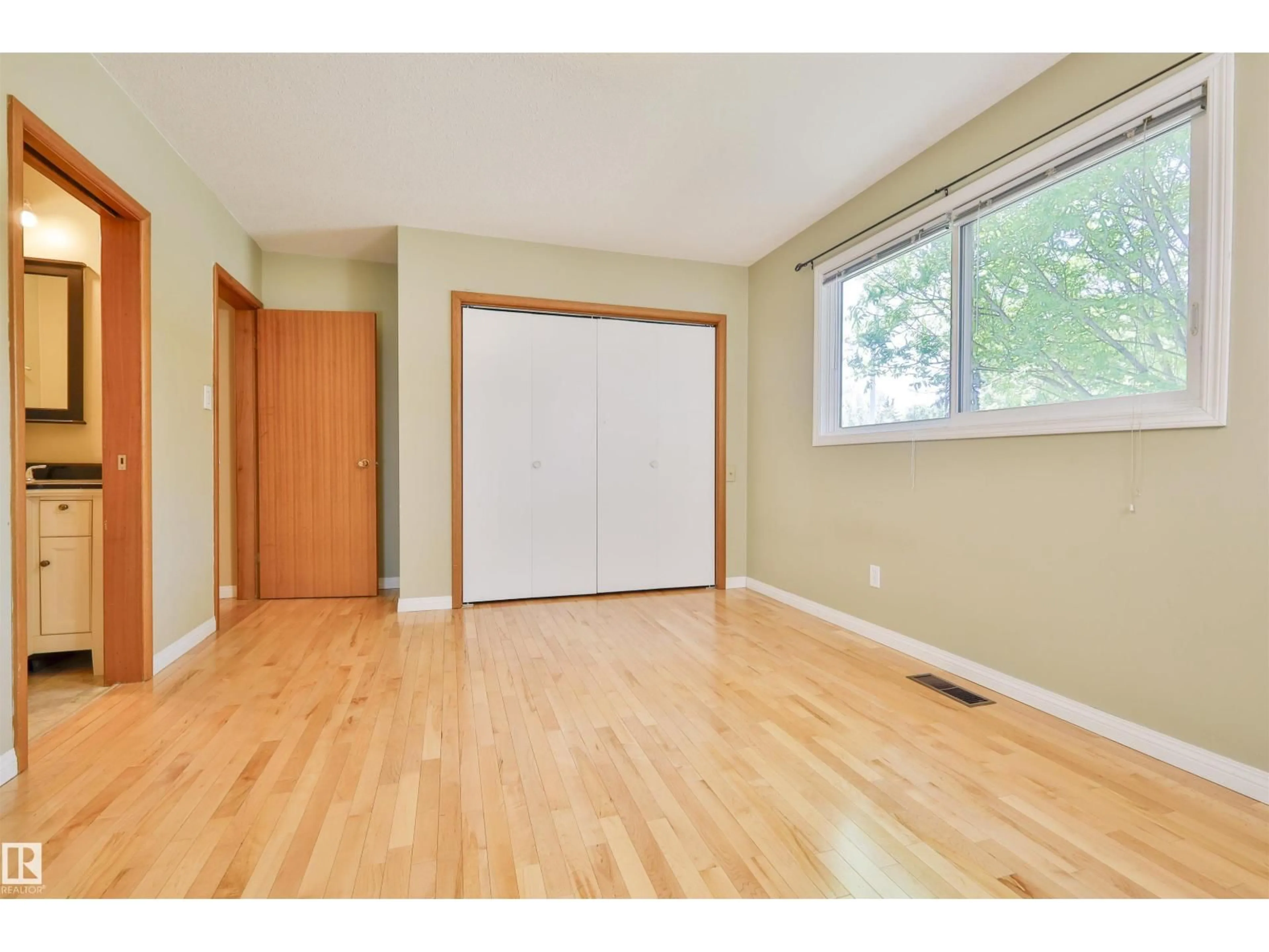 A pic of a room for 4015 120 ST, Edmonton Alberta T6J1X7