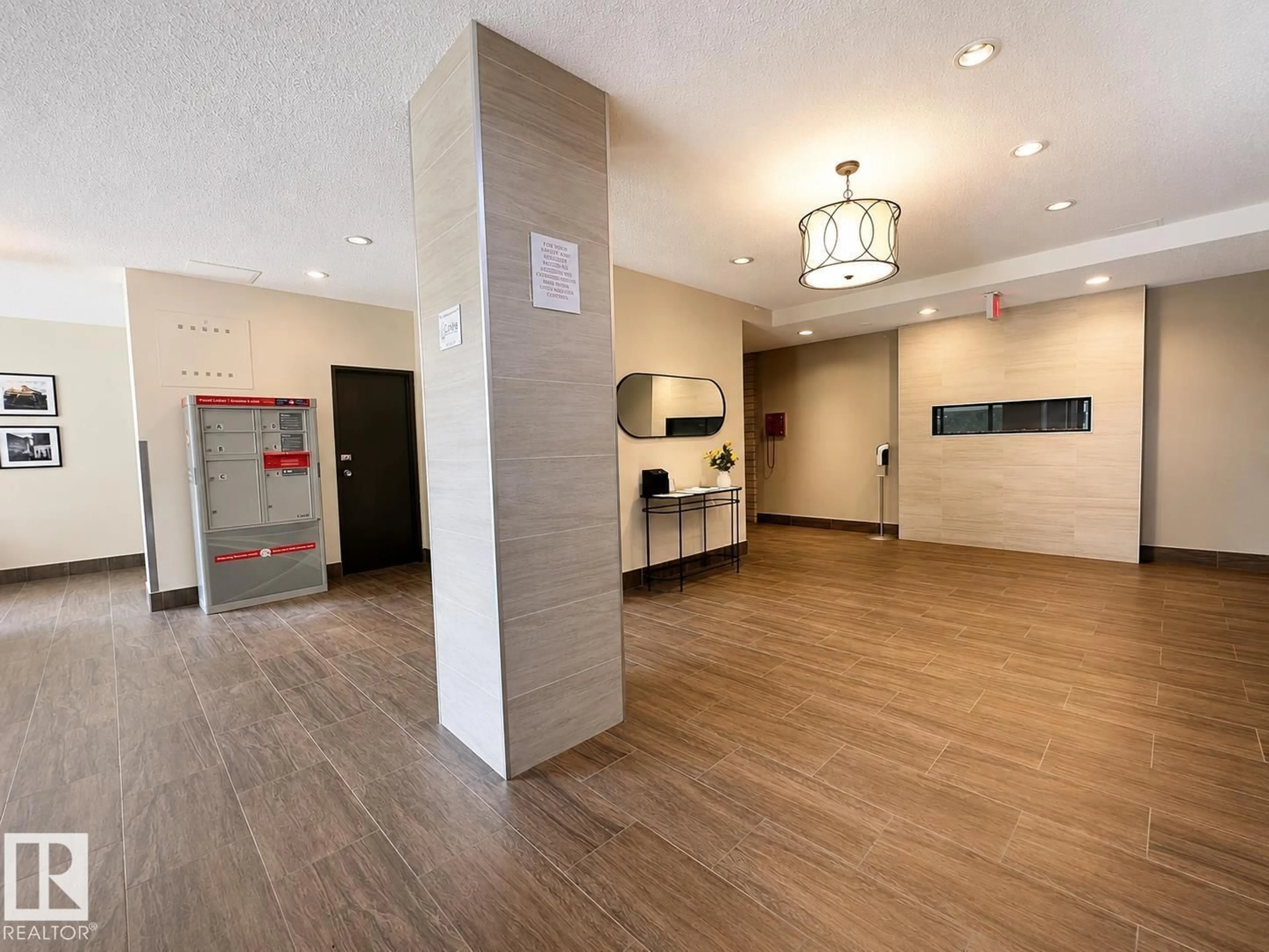 Indoor foyer for #301 - 9808 103 ST, Edmonton Alberta T5K2G4