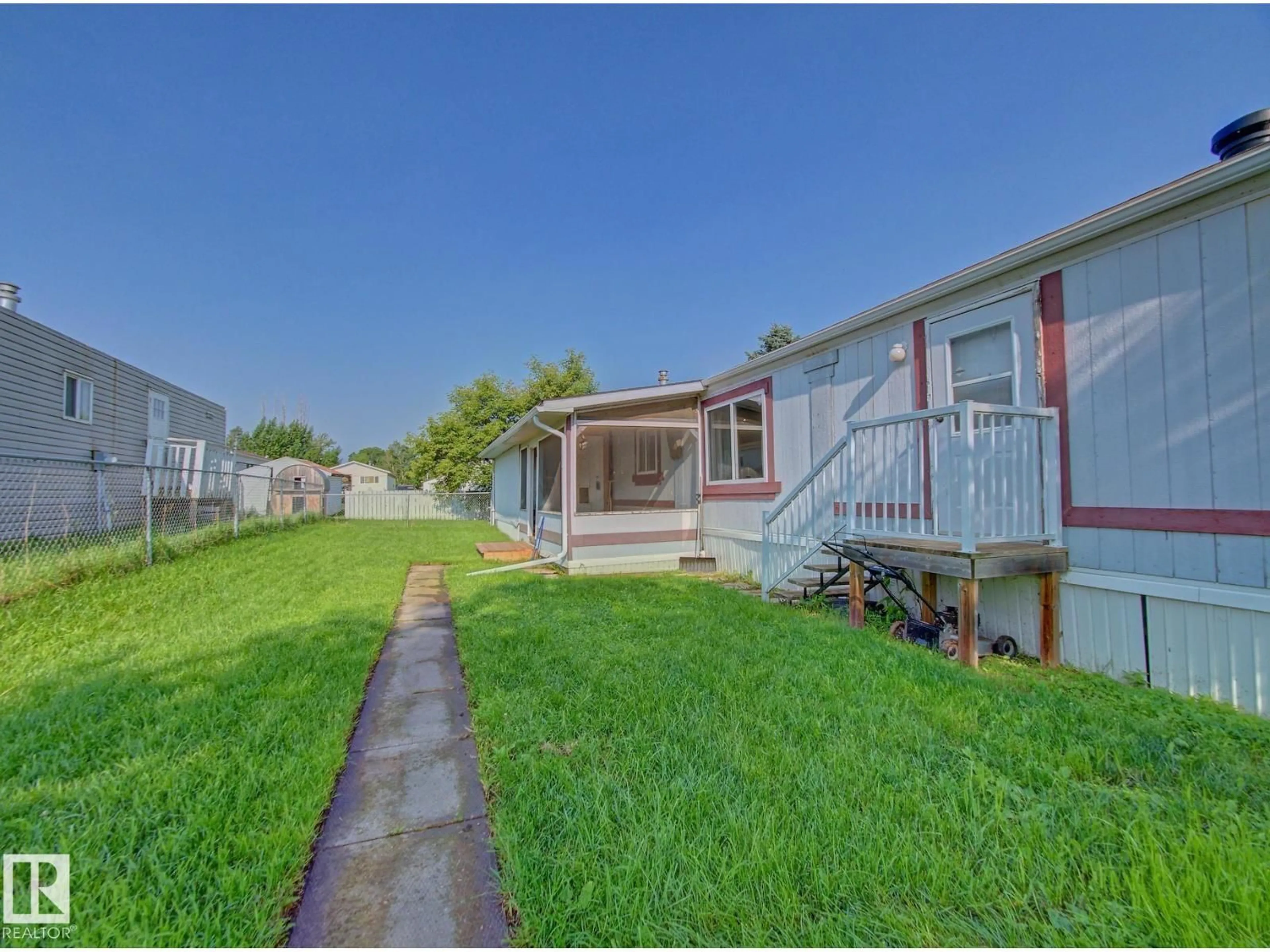A pic from outside/outdoor area/front of a property/back of a property/a pic from drone, street for 5434 EASTVIEW CR, Redwater Alberta T0A2W0