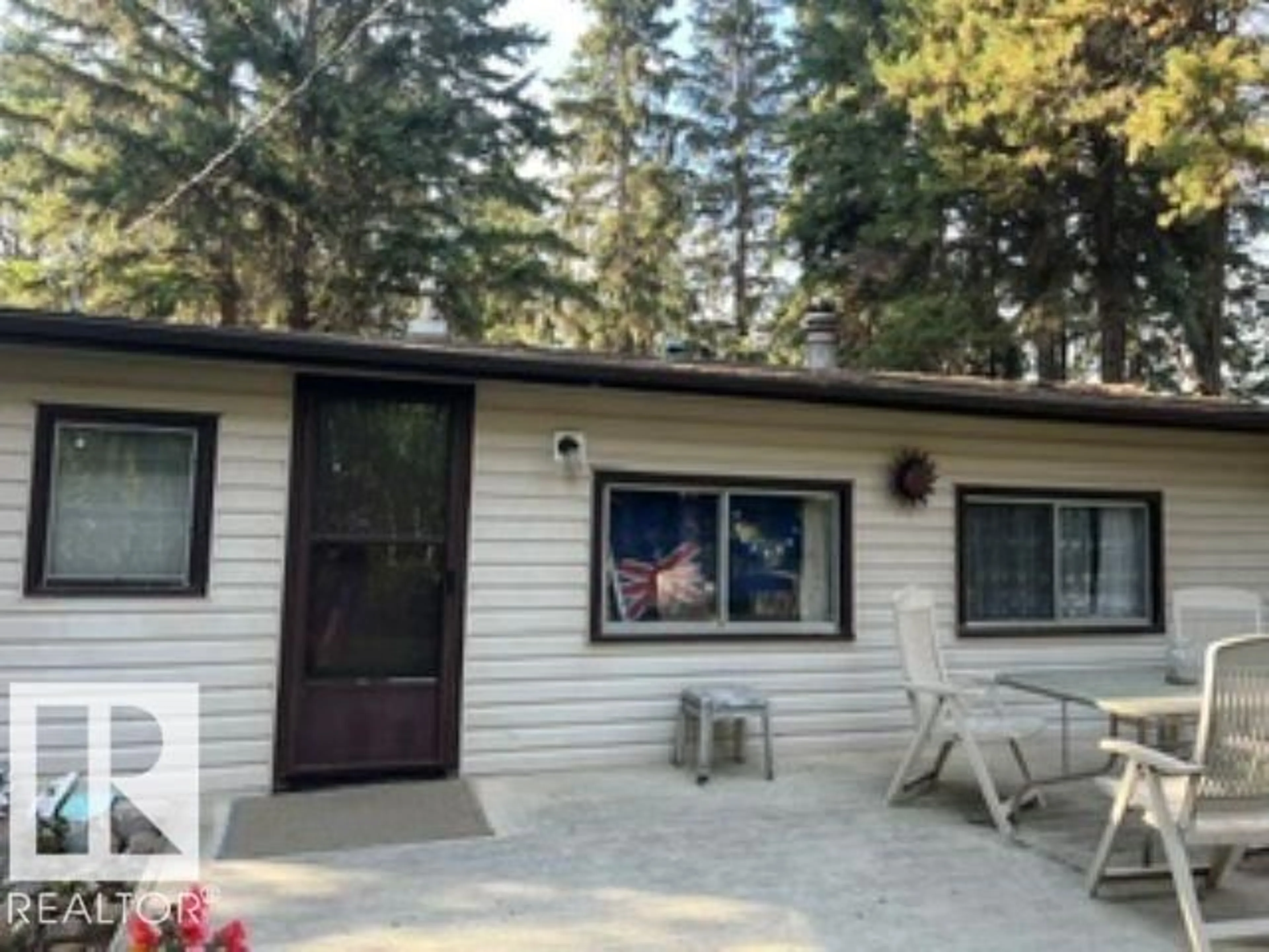 Patio, unknown for 515 5TH ST, Rural Wetaskiwin County Alberta T0C2V0