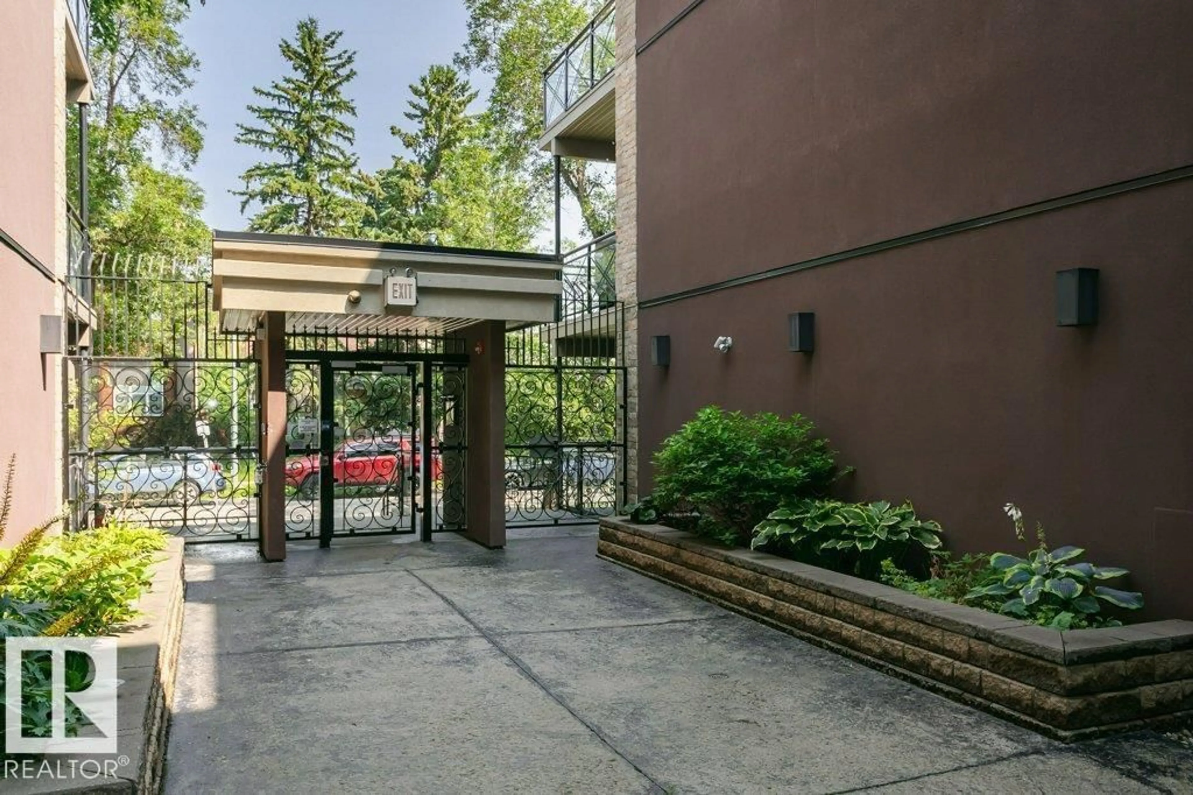 Unknown for 209 - 10811 72 AV NW, Edmonton Alberta T6E1A4